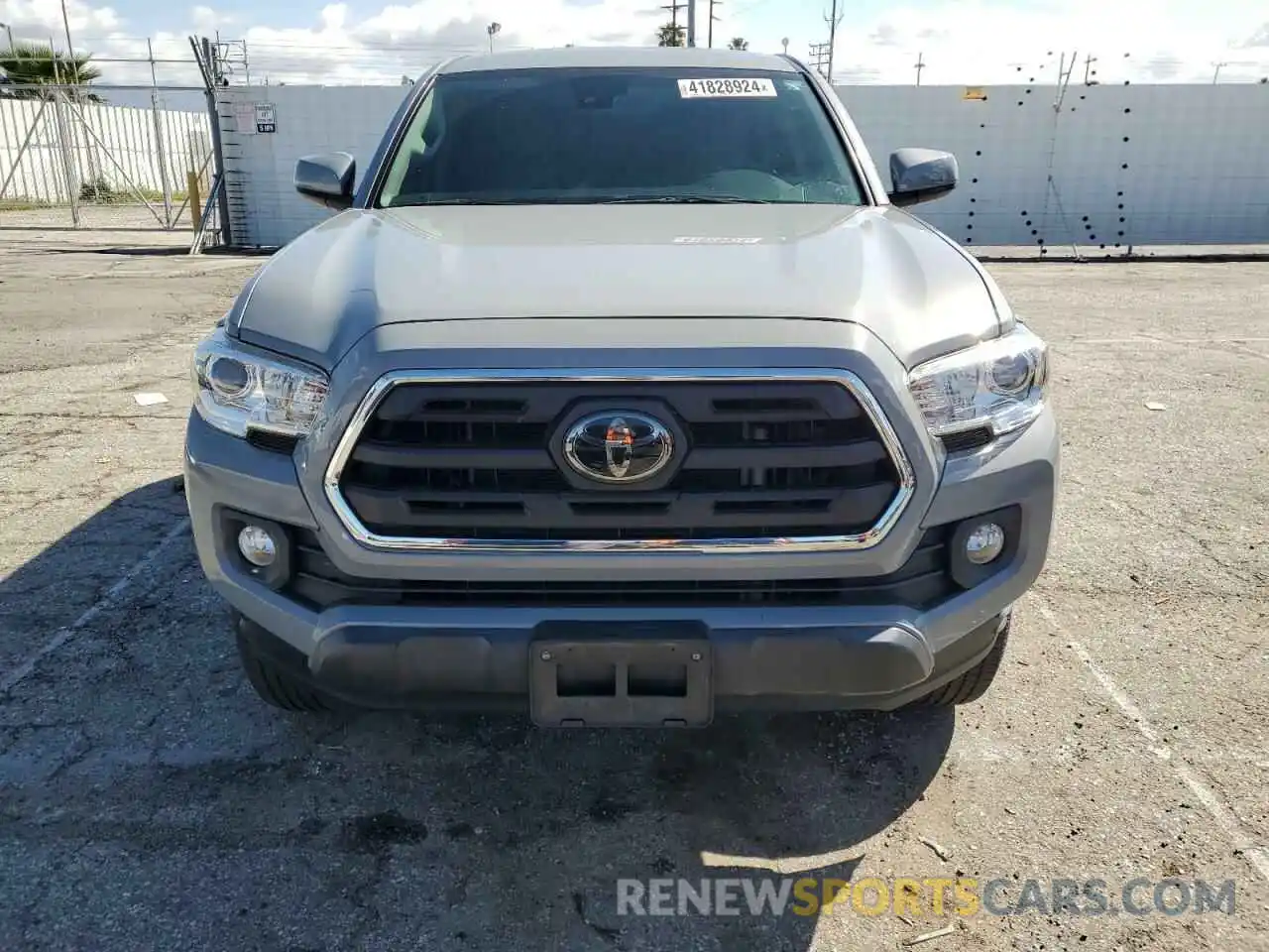 5 Photograph of a damaged car 5TFAX5GN1KX164172 TOYOTA TACOMA 2019