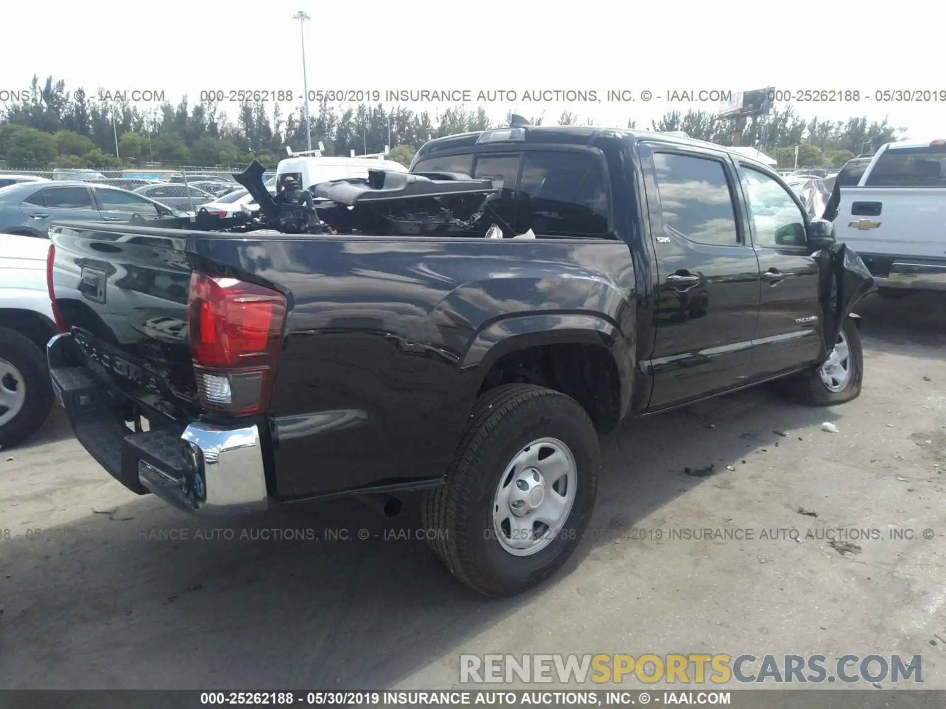 4 Фотография поврежденного автомобиля 5TFAX5GN2KX143542 TOYOTA TACOMA 2019