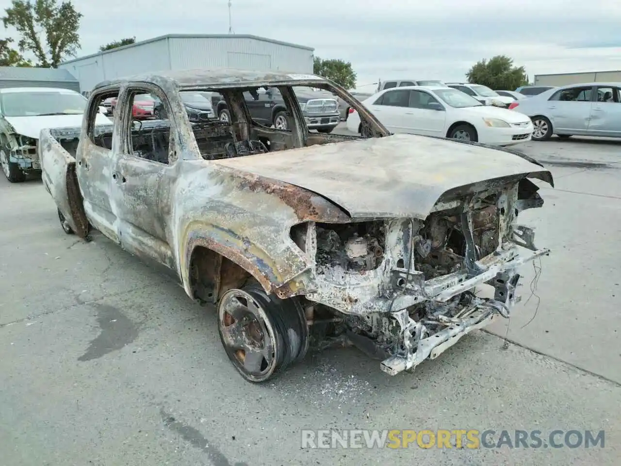 1 Photograph of a damaged car 5TFAX5GN2KX148613 TOYOTA TACOMA 2019