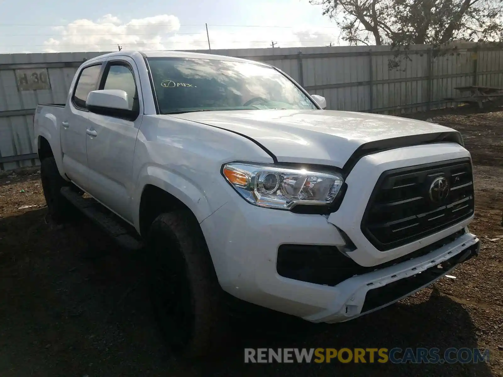 1 Photograph of a damaged car 5TFAX5GN3KX152587 TOYOTA TACOMA 2019