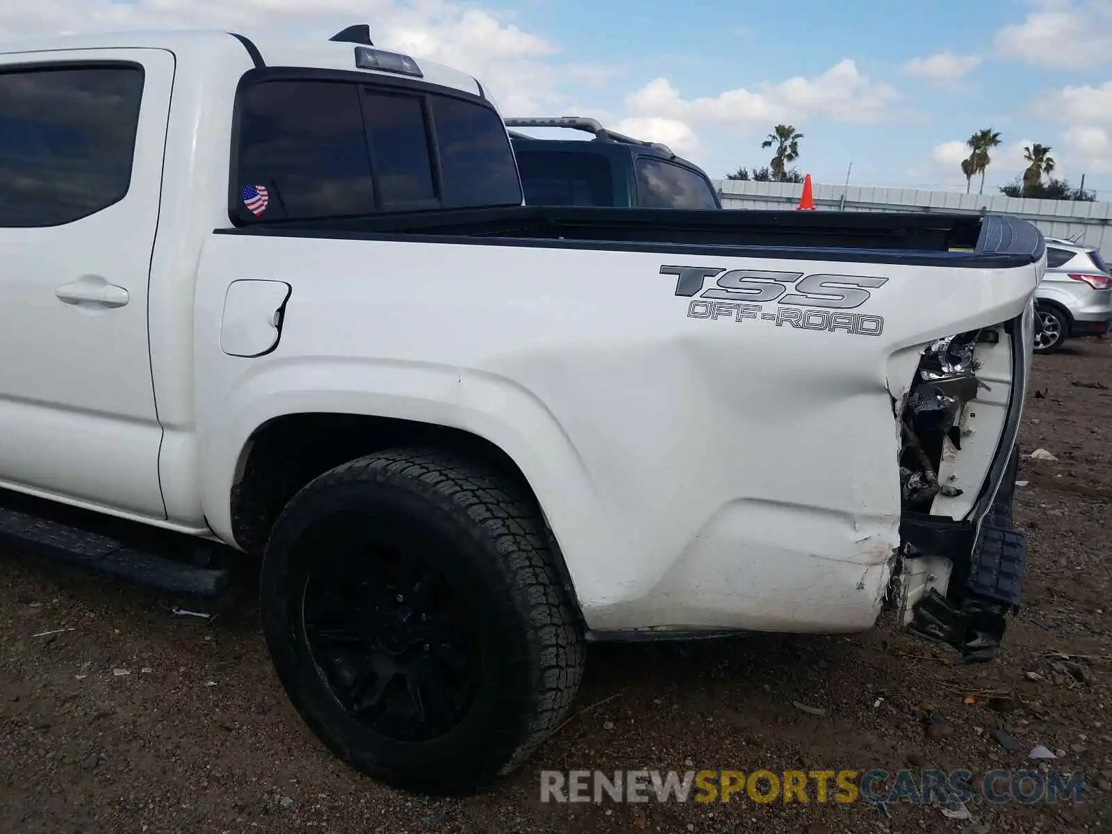 9 Photograph of a damaged car 5TFAX5GN3KX152587 TOYOTA TACOMA 2019