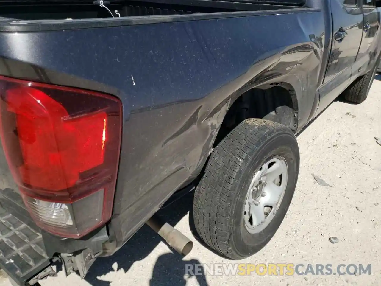 9 Photograph of a damaged car 5TFAX5GN3KX165047 TOYOTA TACOMA 2019