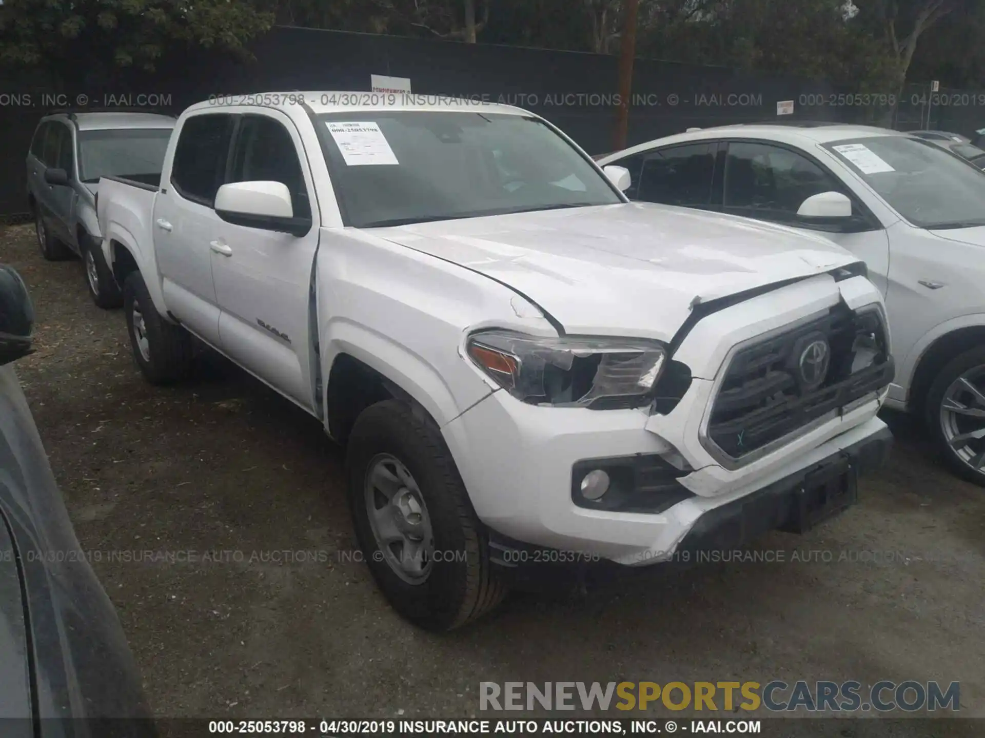 1 Photograph of a damaged car 5TFAX5GN4KX133384 TOYOTA TACOMA 2019