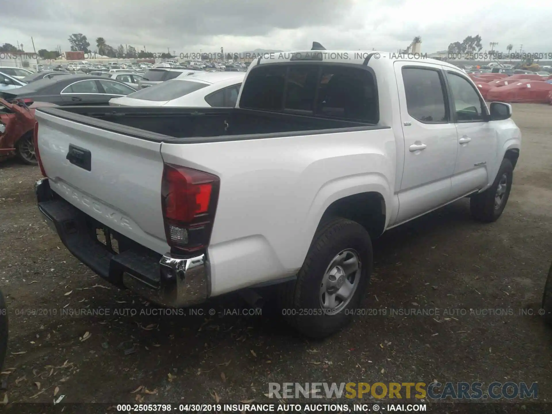 4 Photograph of a damaged car 5TFAX5GN4KX133384 TOYOTA TACOMA 2019