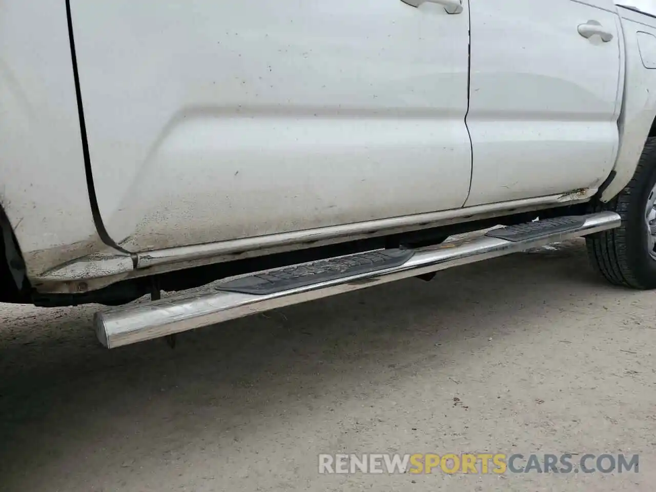 9 Photograph of a damaged car 5TFAX5GN4KX140836 TOYOTA TACOMA 2019