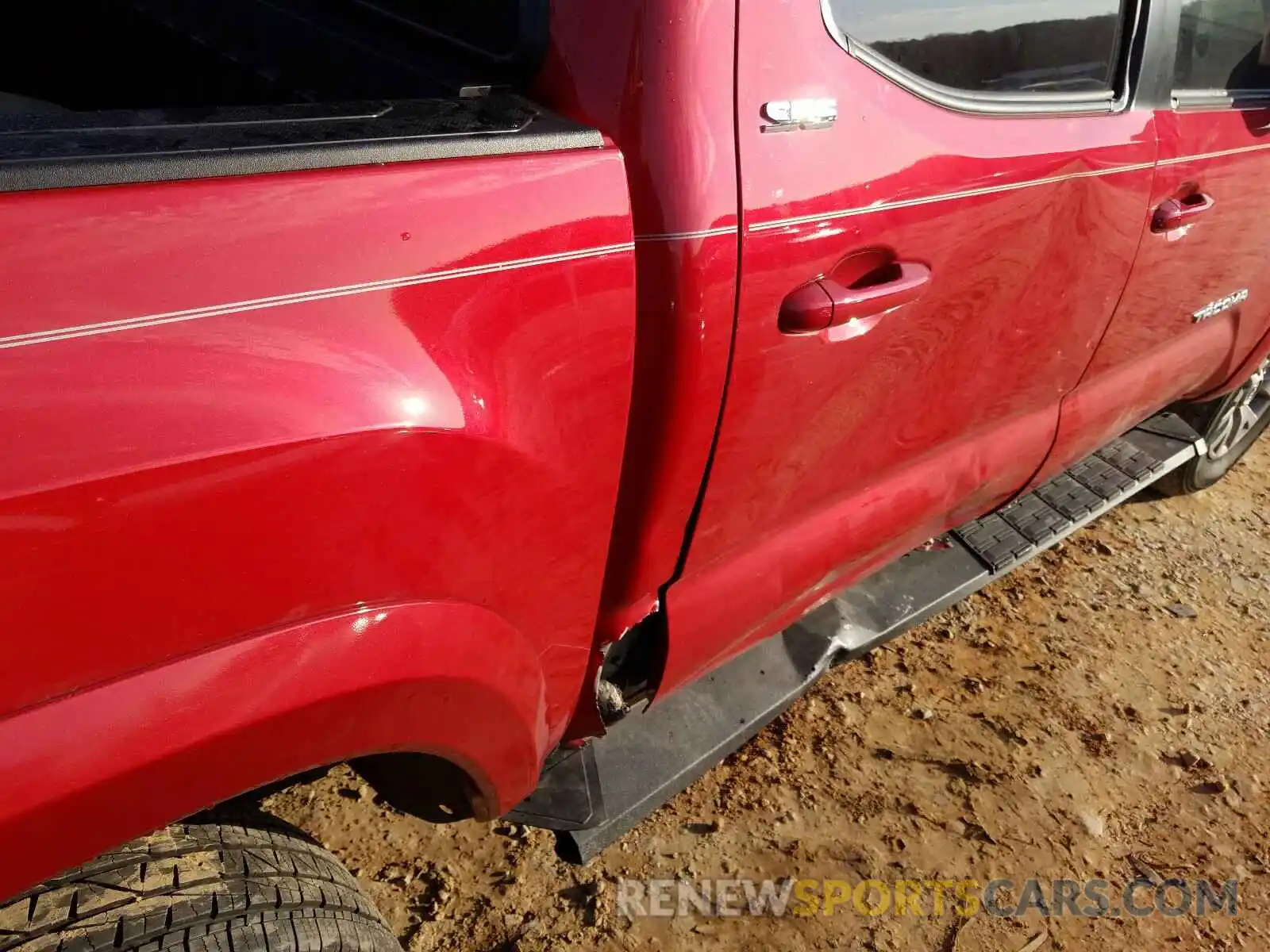 9 Photograph of a damaged car 5TFAX5GN4KX153215 TOYOTA TACOMA 2019