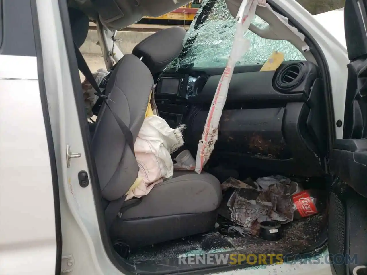 5 Photograph of a damaged car 5TFAX5GN4KX160598 TOYOTA TACOMA 2019