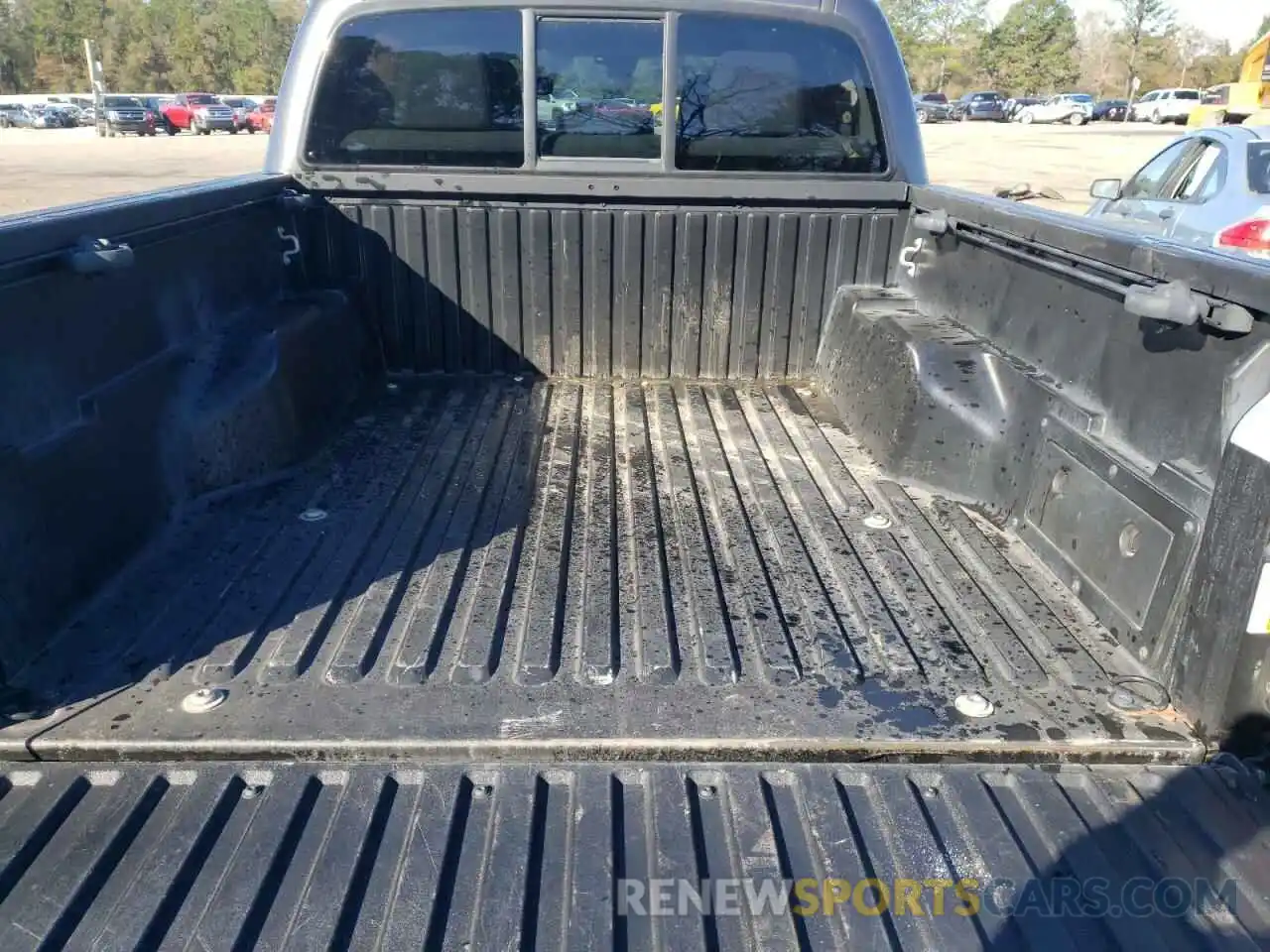 9 Photograph of a damaged car 5TFAX5GN4KX161122 TOYOTA TACOMA 2019