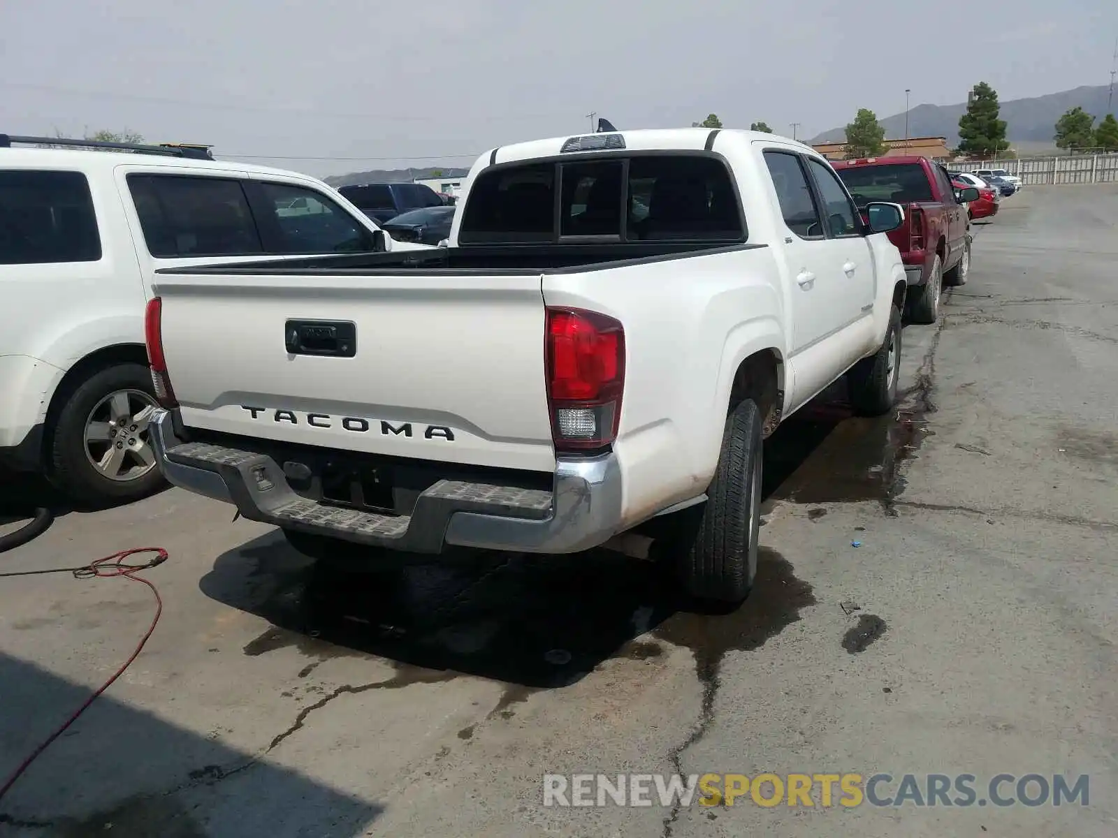 4 Photograph of a damaged car 5TFAX5GN4KX163212 TOYOTA TACOMA 2019