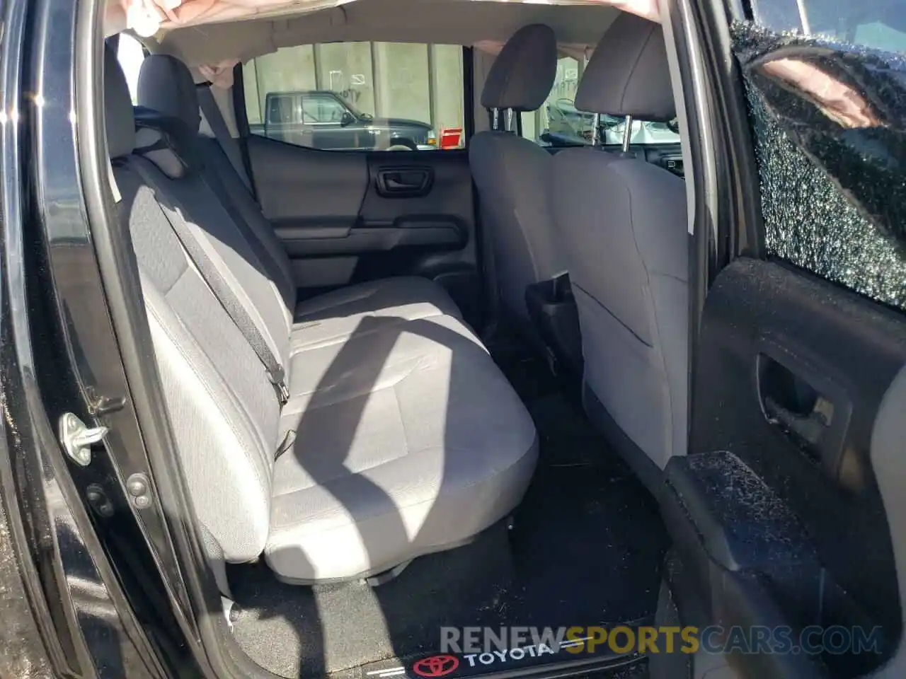 6 Photograph of a damaged car 5TFAX5GN4KX164005 TOYOTA TACOMA 2019