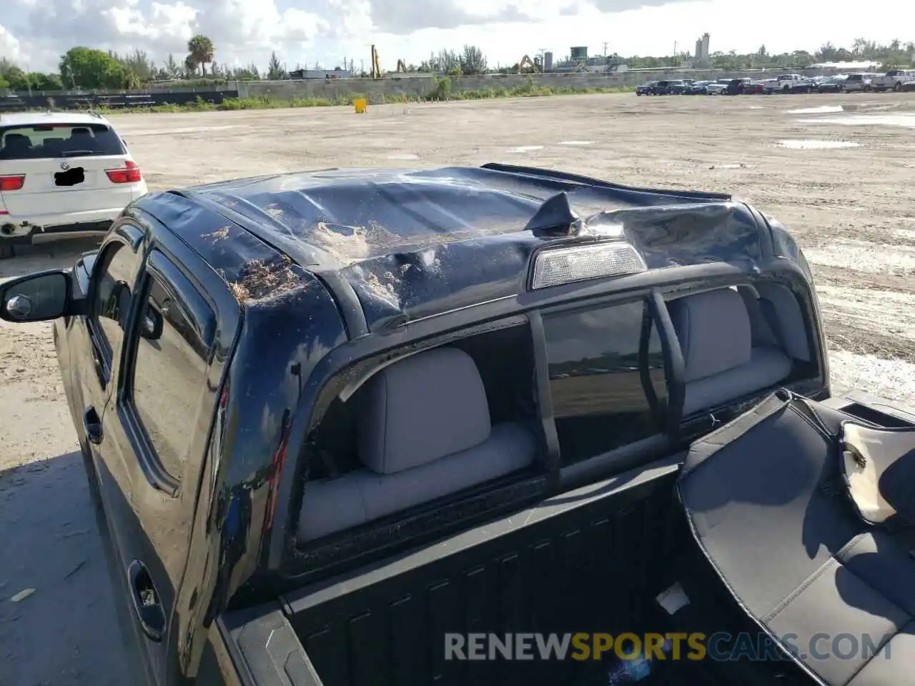 9 Photograph of a damaged car 5TFAX5GN4KX164005 TOYOTA TACOMA 2019