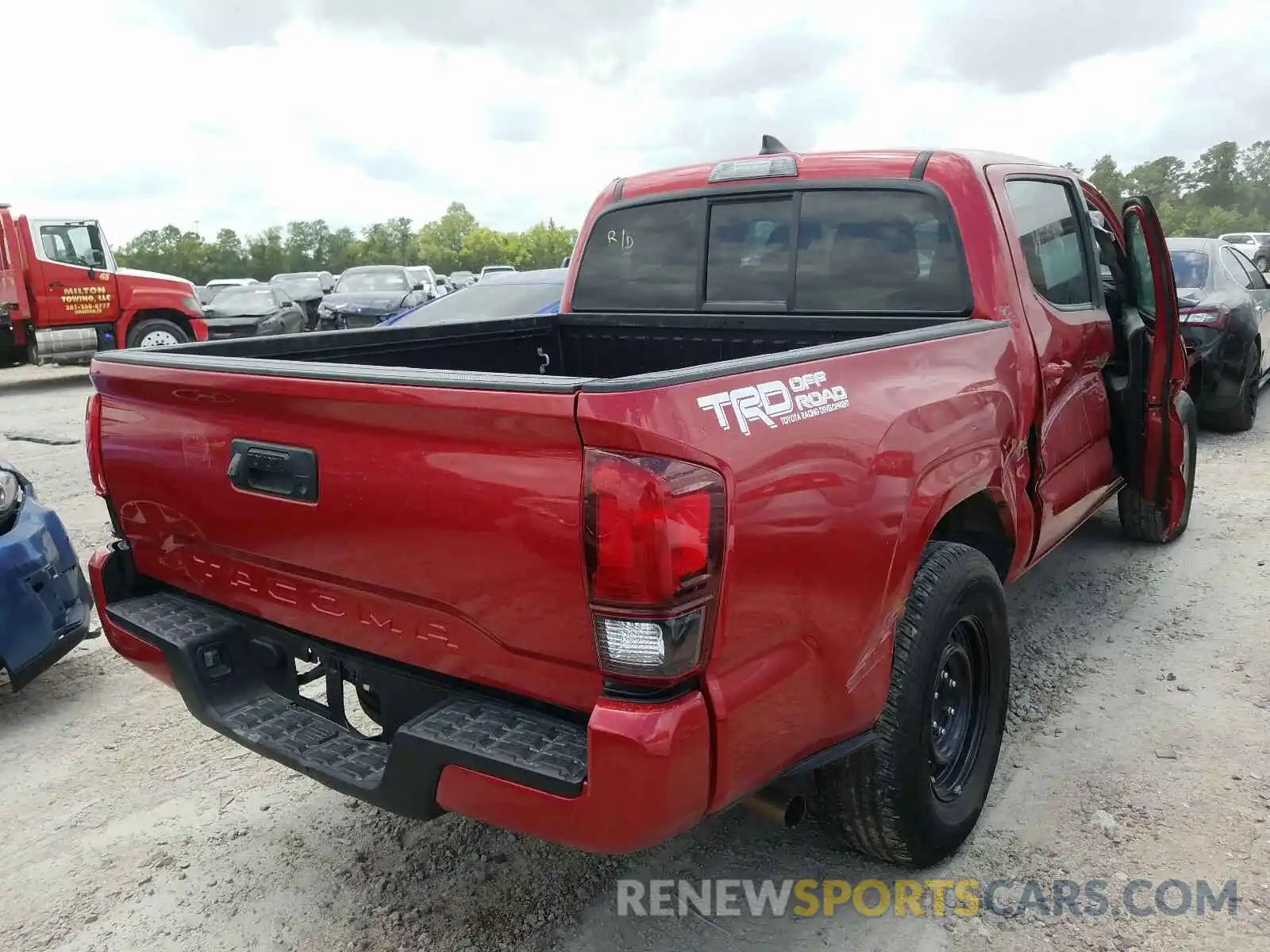 4 Photograph of a damaged car 5TFAX5GN5KX149433 TOYOTA TACOMA 2019