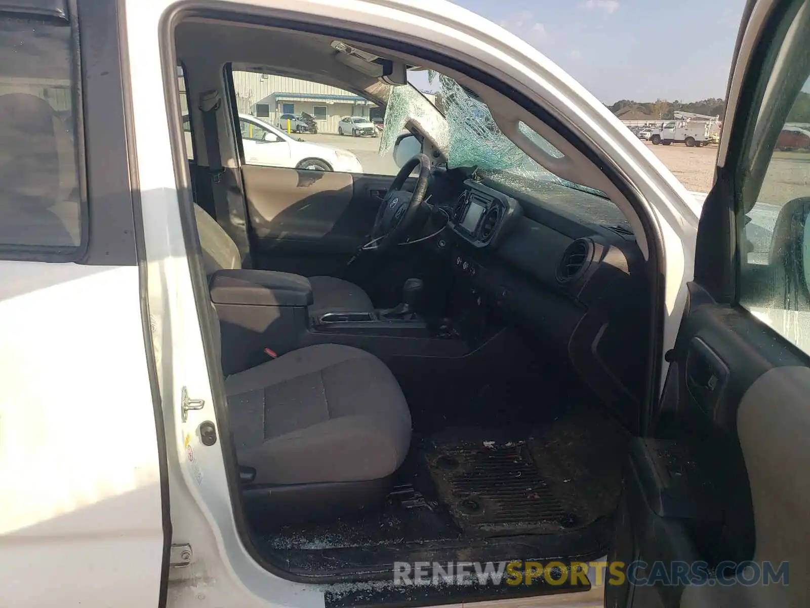 5 Photograph of a damaged car 5TFAX5GN6KX149392 TOYOTA TACOMA 2019