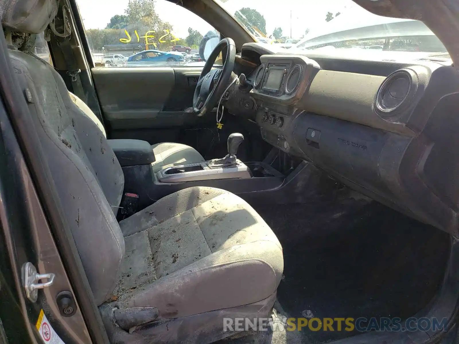 5 Photograph of a damaged car 5TFAX5GN7KX135906 TOYOTA TACOMA 2019