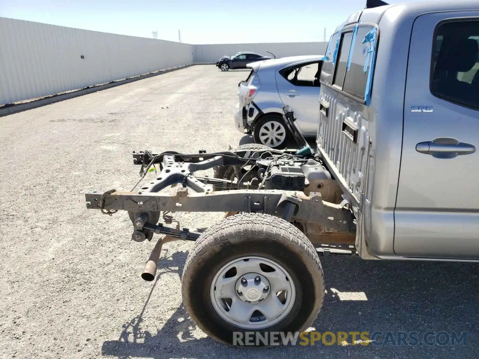 9 Photograph of a damaged car 5TFAX5GN7KX140071 TOYOTA TACOMA 2019