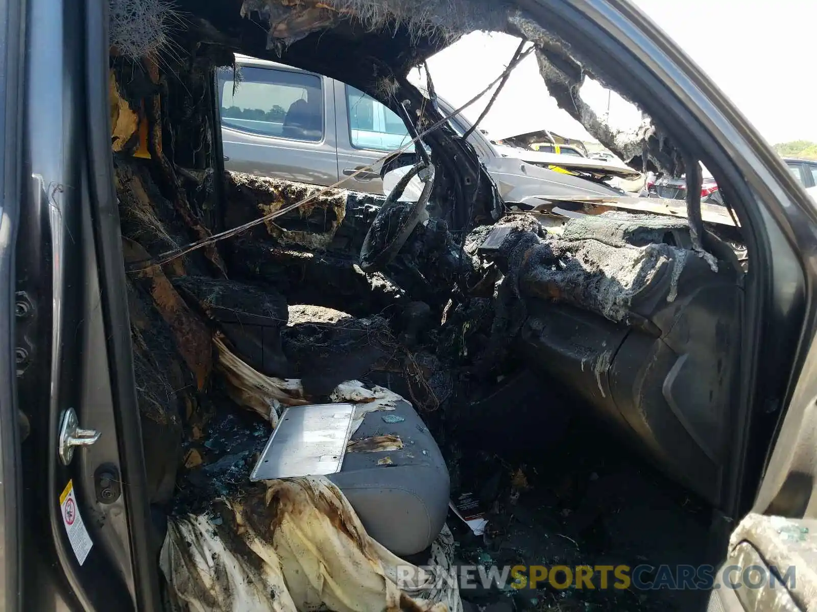 5 Photograph of a damaged car 5TFAX5GN7KX141690 TOYOTA TACOMA 2019