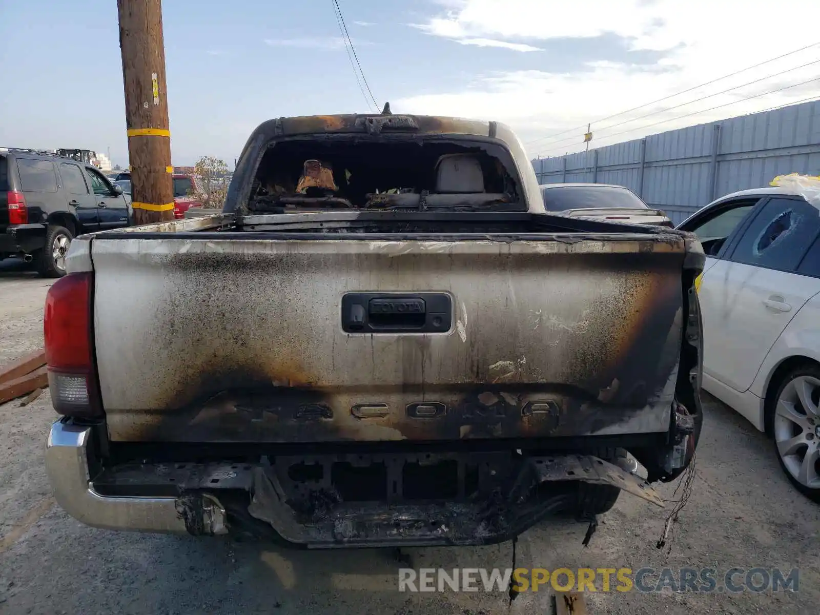 9 Photograph of a damaged car 5TFAX5GN7KX147473 TOYOTA TACOMA 2019