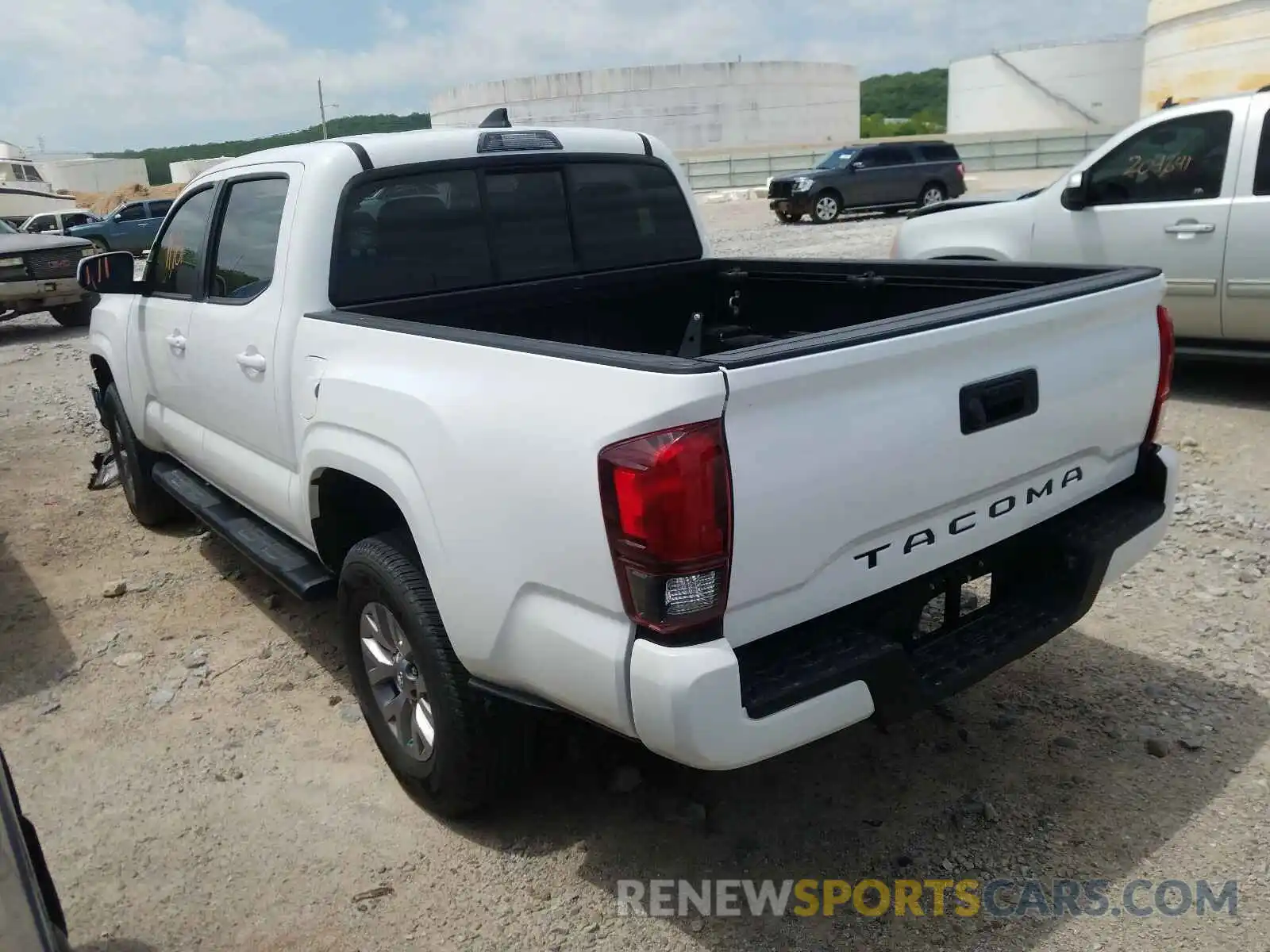 3 Photograph of a damaged car 5TFAX5GN7KX149126 TOYOTA TACOMA 2019