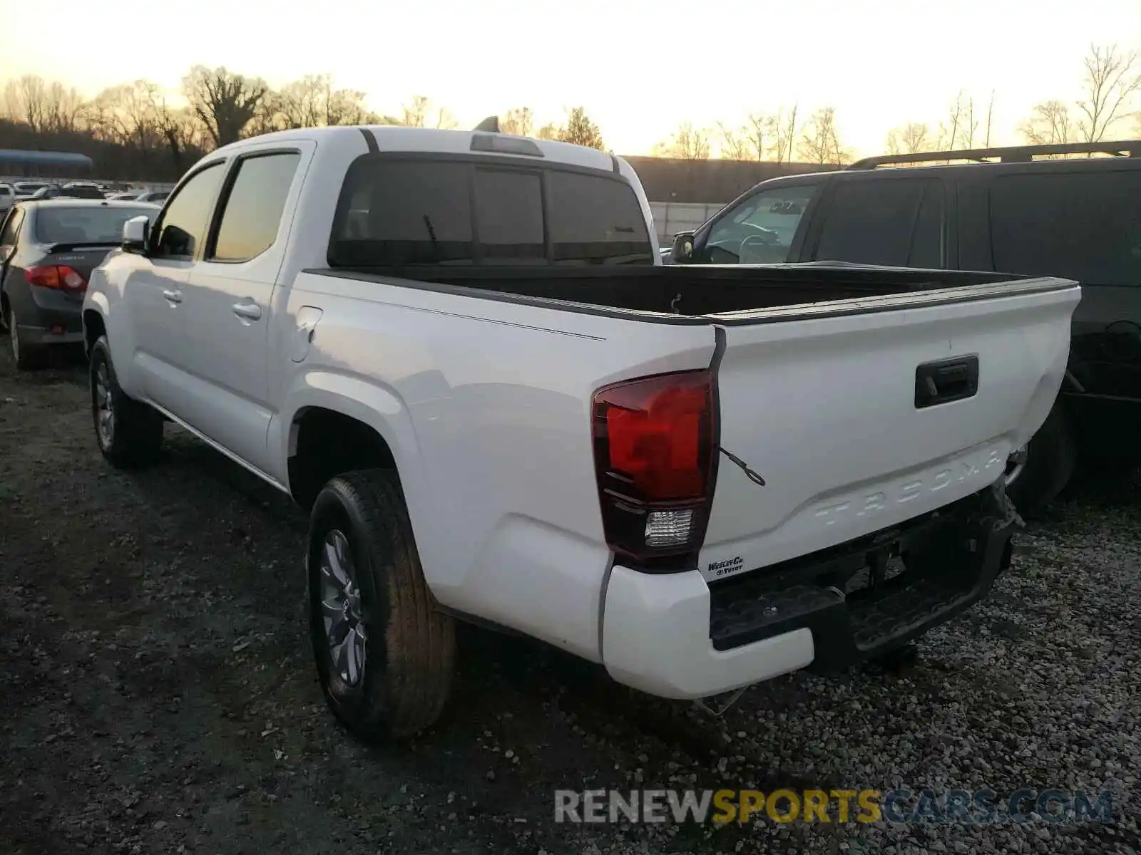 3 Photograph of a damaged car 5TFAX5GN7KX152320 TOYOTA TACOMA 2019