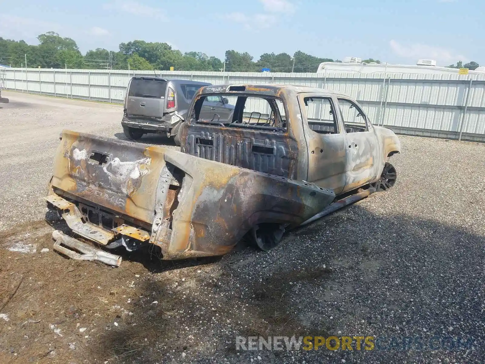 4 Фотография поврежденного автомобиля 5TFAX5GN7KX161101 TOYOTA TACOMA 2019