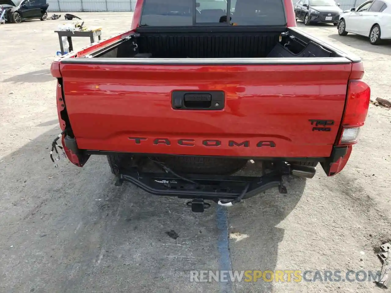 9 Photograph of a damaged car 5TFAX5GN7KX162247 TOYOTA TACOMA 2019