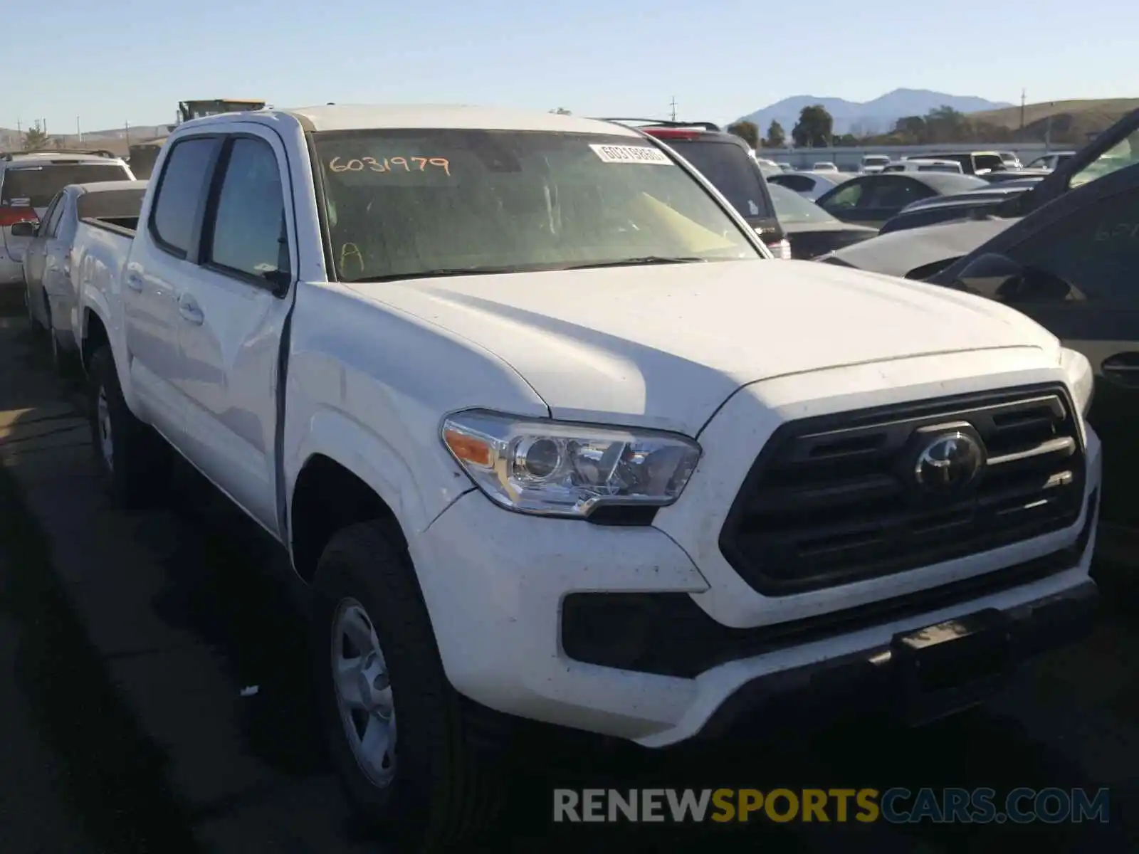 1 Photograph of a damaged car 5TFAX5GN7KX164029 TOYOTA TACOMA 2019