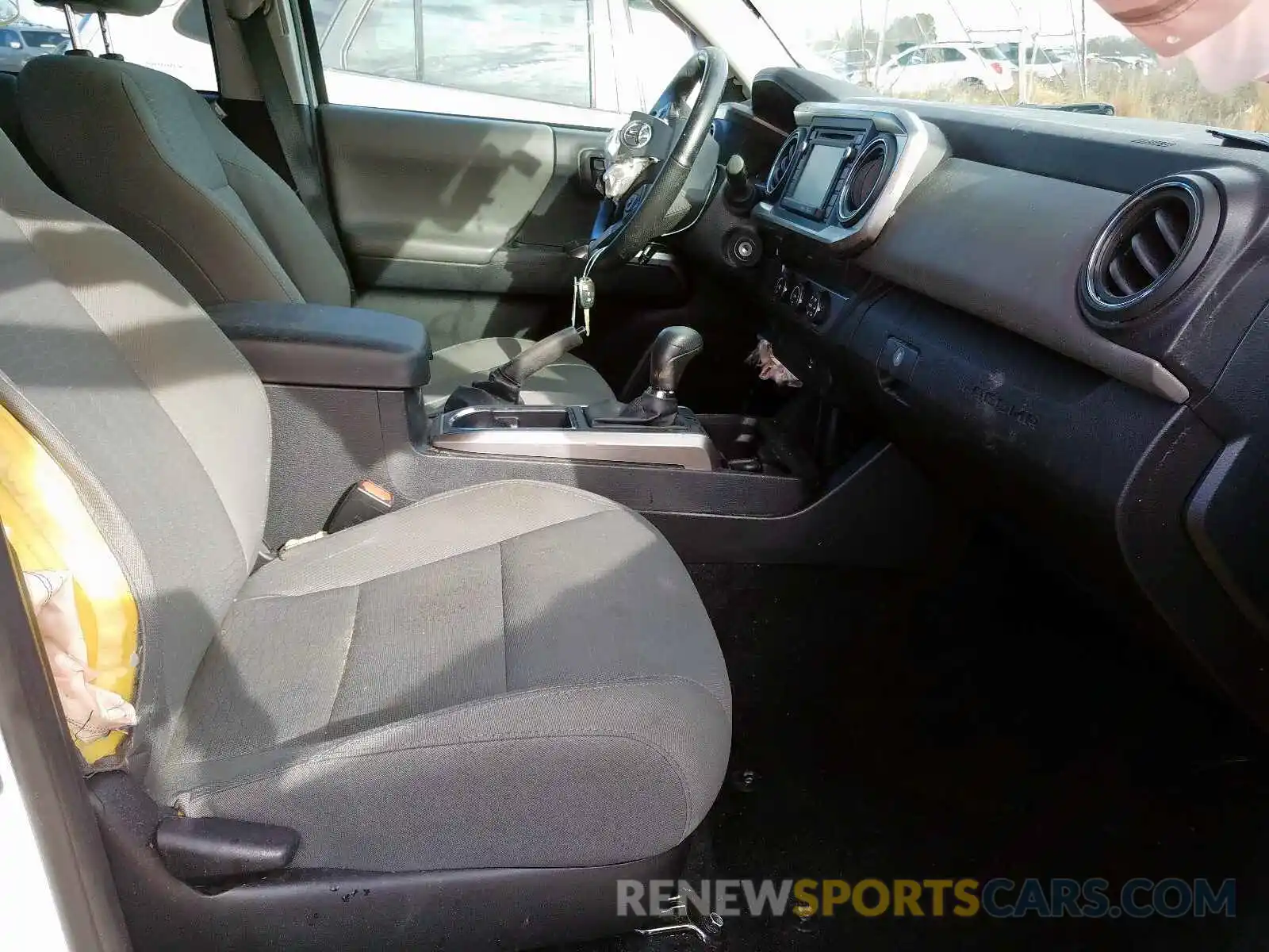 5 Photograph of a damaged car 5TFAX5GN8KX132321 TOYOTA TACOMA 2019