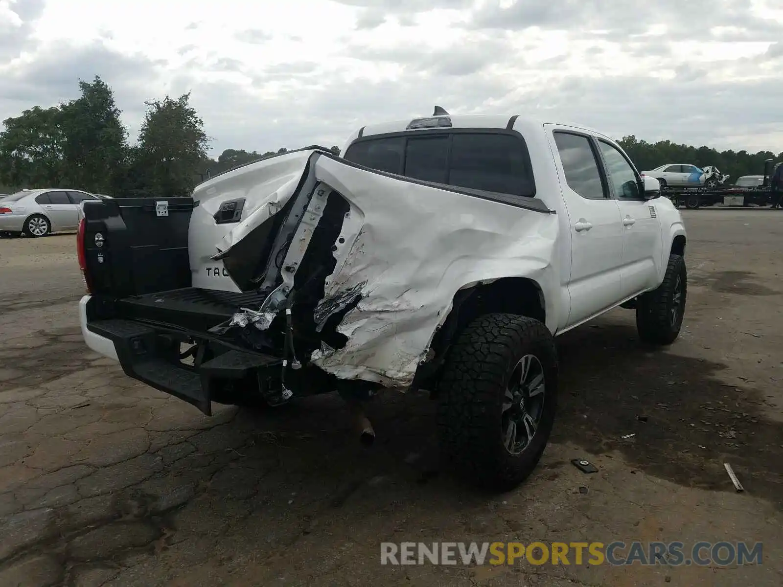 4 Фотография поврежденного автомобиля 5TFAX5GN8KX141410 TOYOTA TACOMA 2019