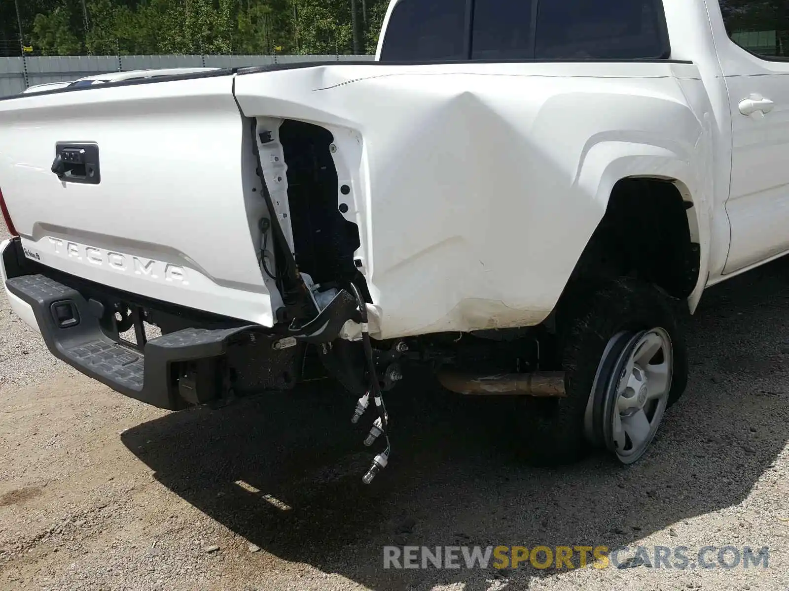 9 Photograph of a damaged car 5TFAX5GN8KX144551 TOYOTA TACOMA 2019