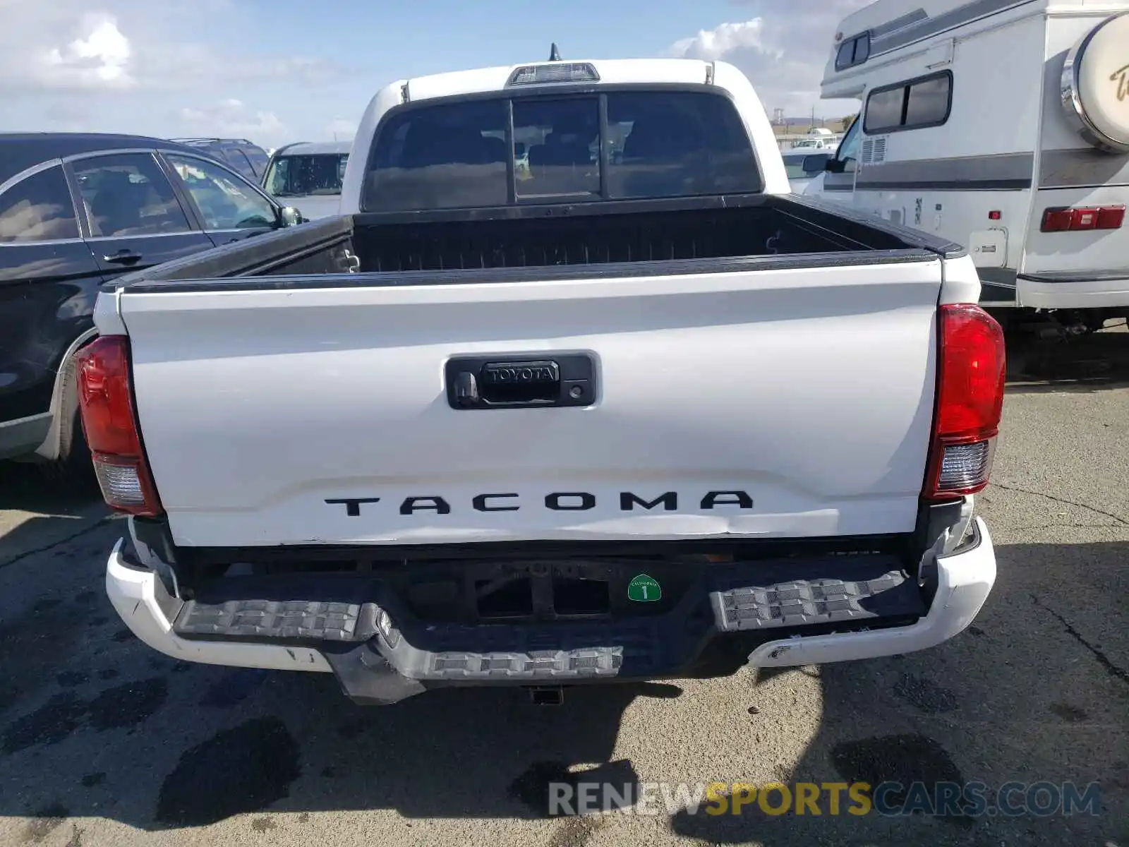 9 Photograph of a damaged car 5TFAX5GN8KX151502 TOYOTA TACOMA 2019