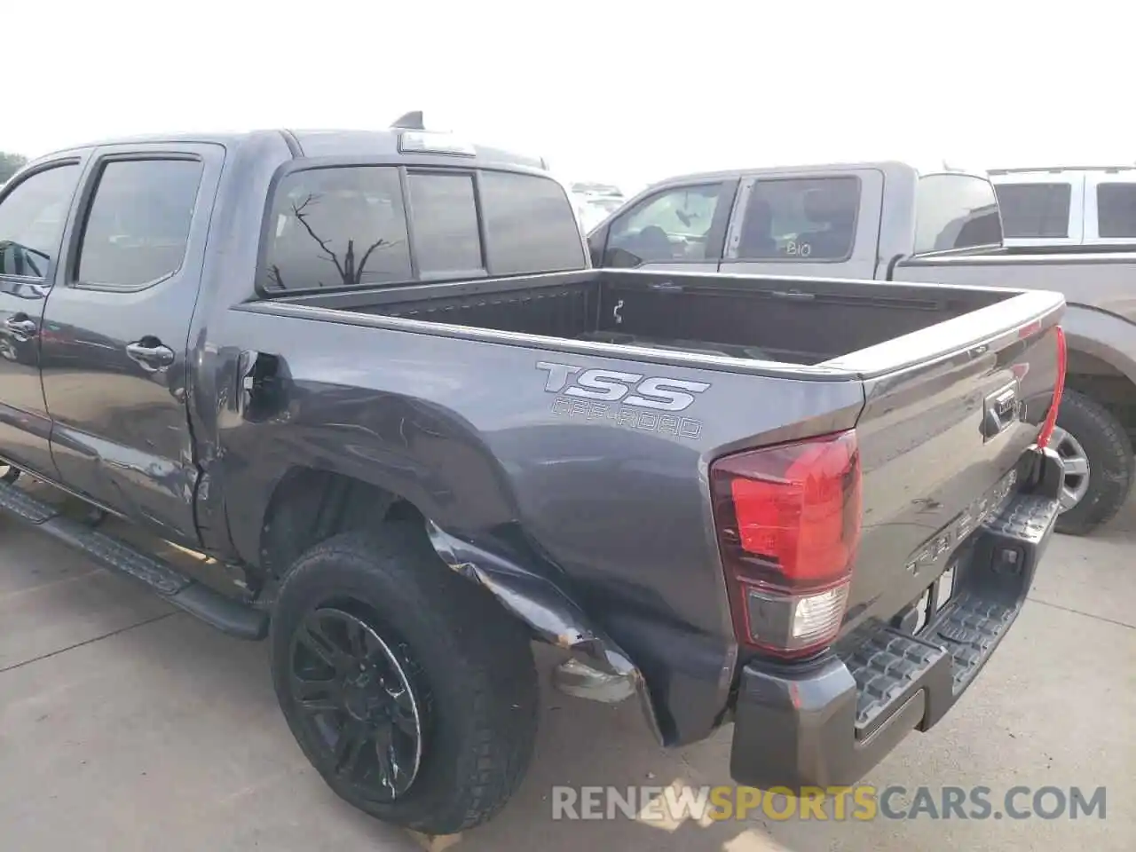 9 Photograph of a damaged car 5TFAX5GN9KX133770 TOYOTA TACOMA 2019