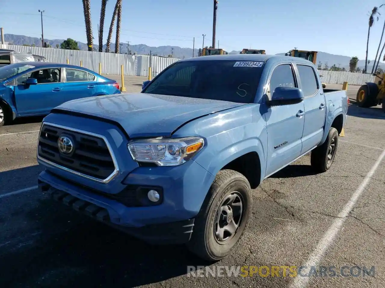 2 Фотография поврежденного автомобиля 5TFAX5GN9KX136894 TOYOTA TACOMA 2019