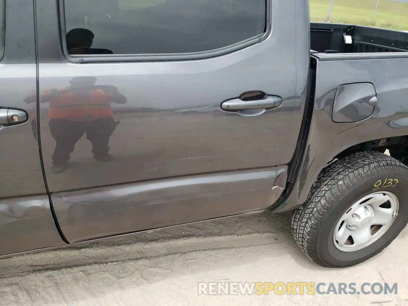 9 Photograph of a damaged car 5TFAX5GN9KX139858 TOYOTA TACOMA 2019