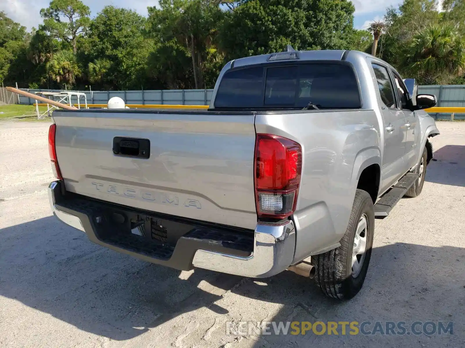 4 Photograph of a damaged car 5TFAX5GN9KX148009 TOYOTA TACOMA 2019