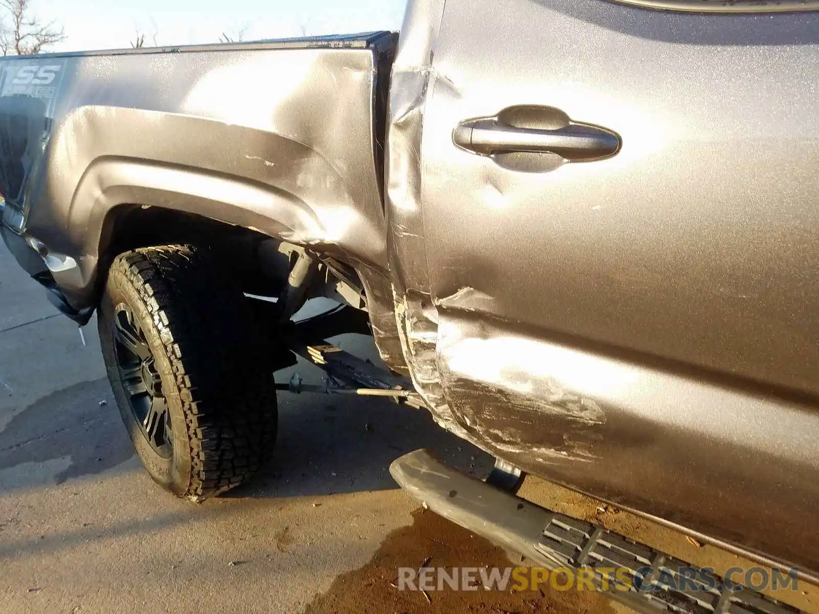 9 Photograph of a damaged car 5TFAX5GN9KX157213 TOYOTA TACOMA 2019