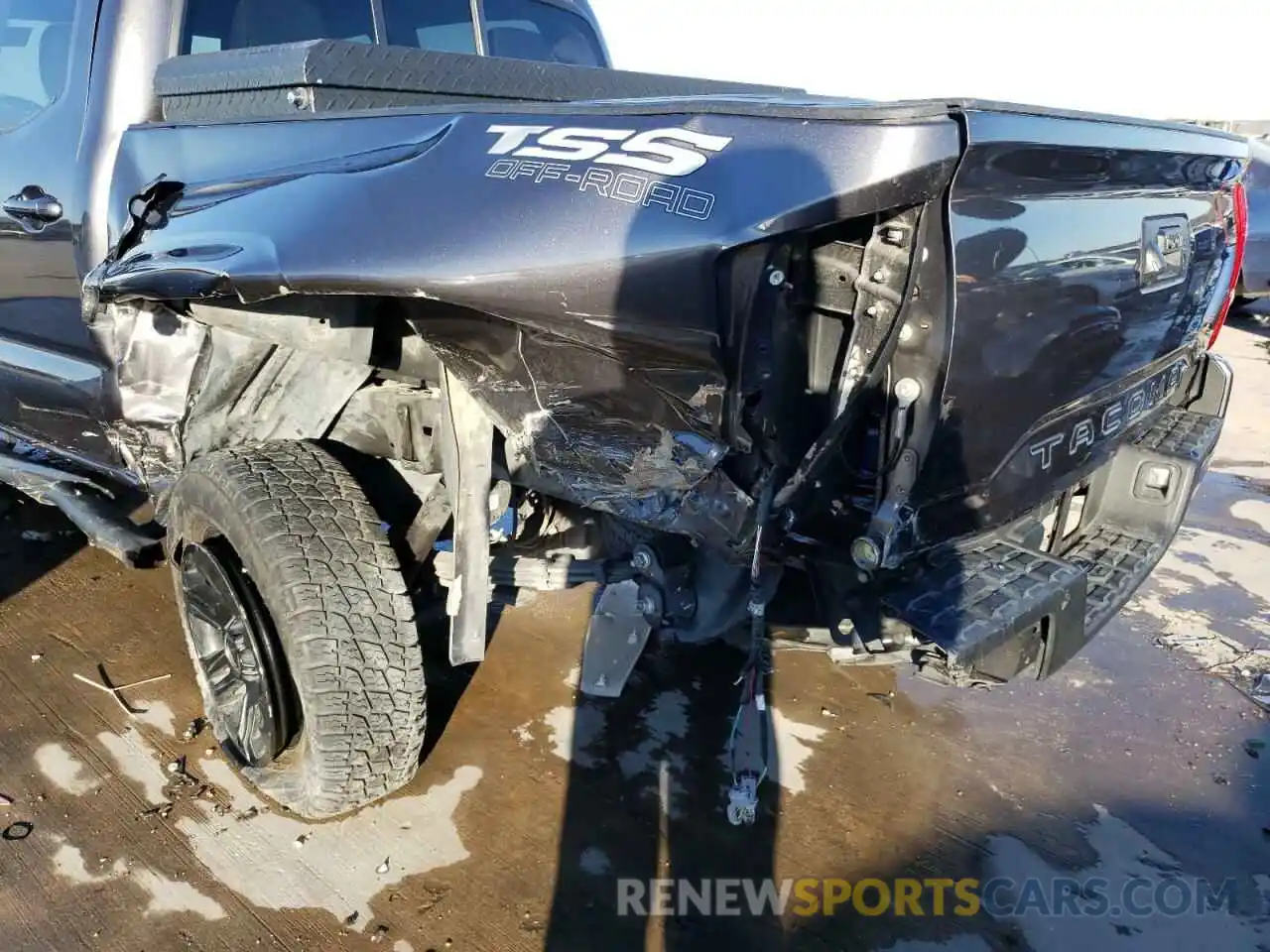 9 Photograph of a damaged car 5TFAX5GN9KX162718 TOYOTA TACOMA 2019