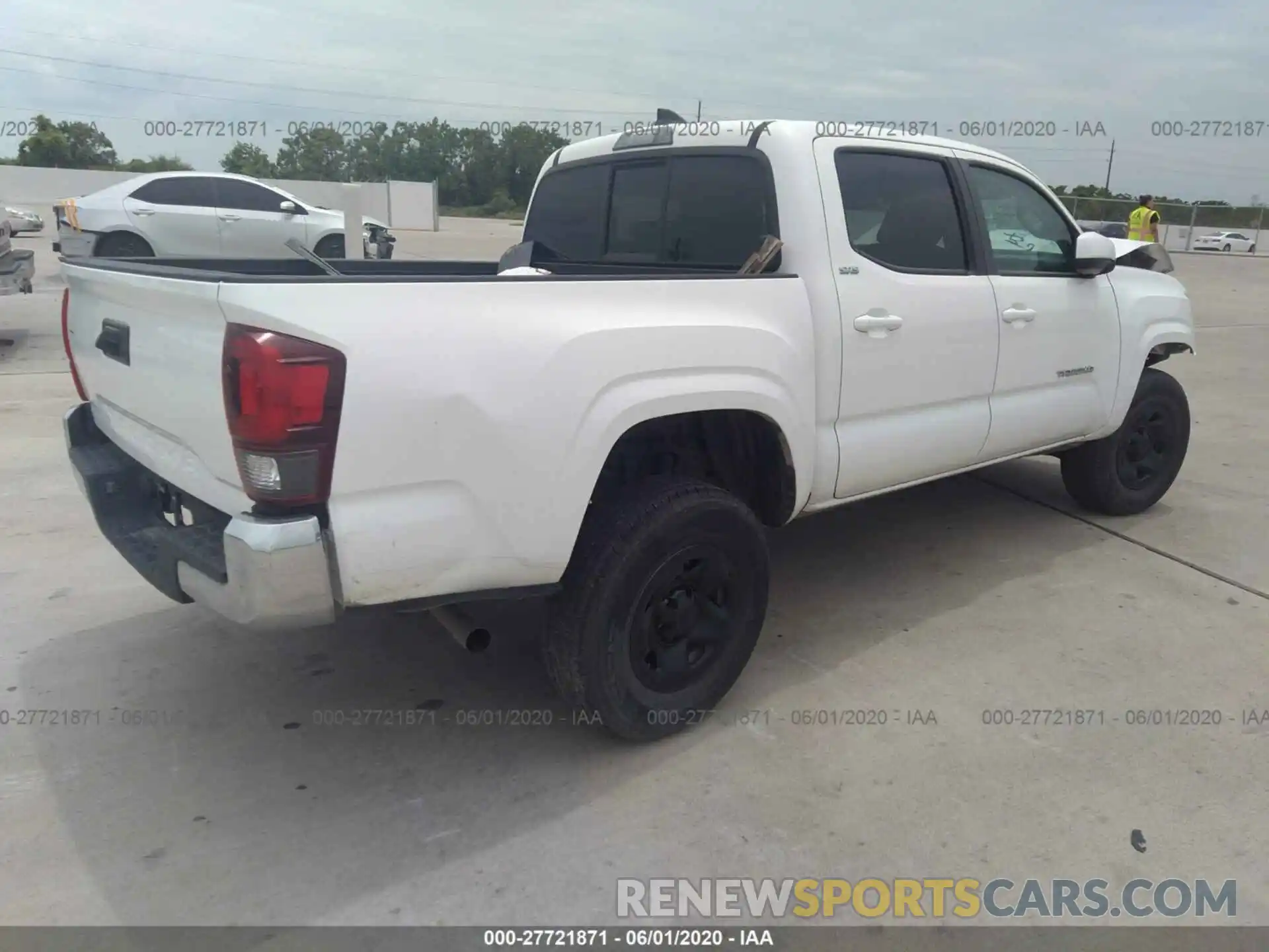 4 Photograph of a damaged car 5TFAX5GNXKX138542 TOYOTA TACOMA 2019