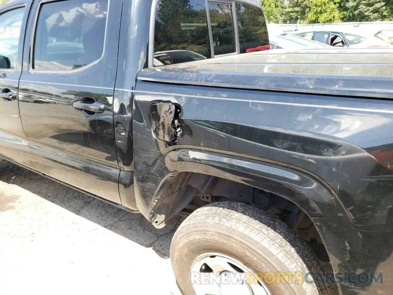 9 Photograph of a damaged car 5TFAX5GNXKX142106 TOYOTA TACOMA 2019