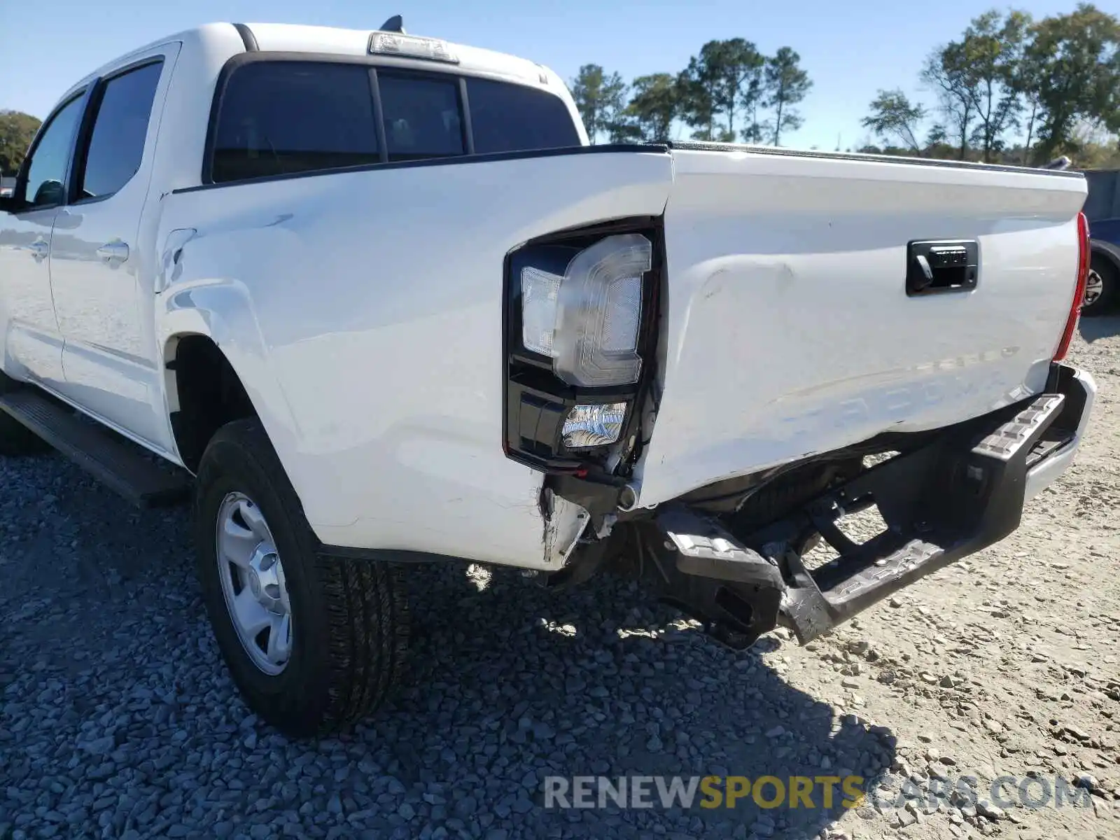 9 Photograph of a damaged car 5TFAX5GNXKX142848 TOYOTA TACOMA 2019