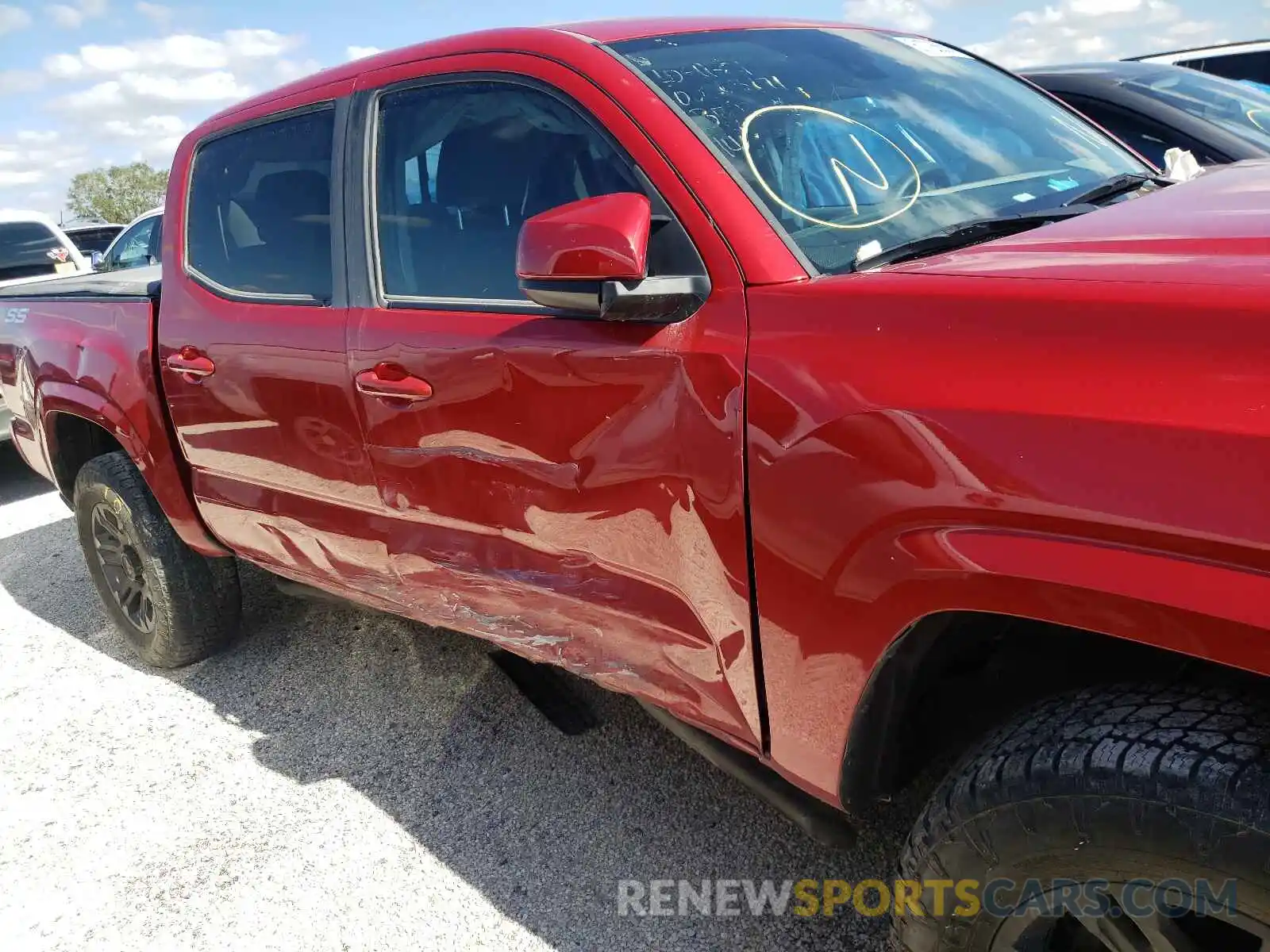 9 Photograph of a damaged car 5TFAX5GNXKX146754 TOYOTA TACOMA 2019