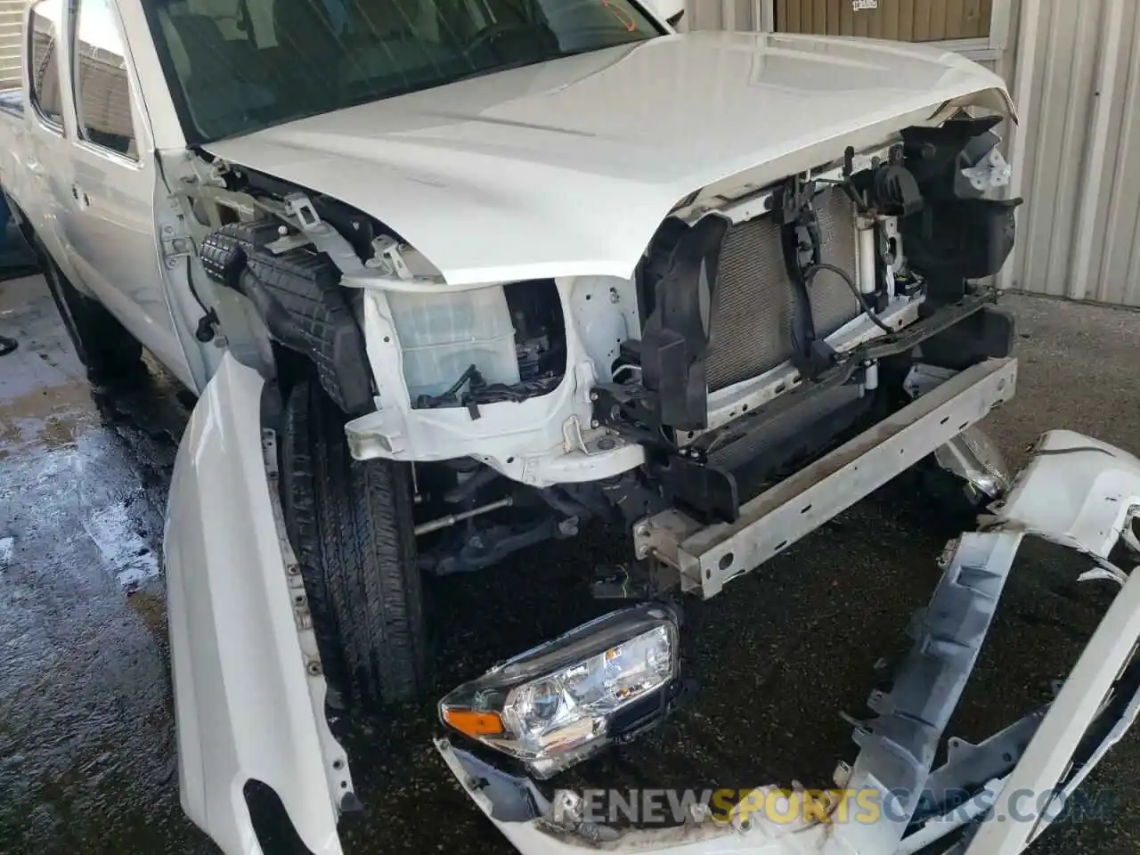 9 Photograph of a damaged car 5TFAX5GNXKX148309 TOYOTA TACOMA 2019