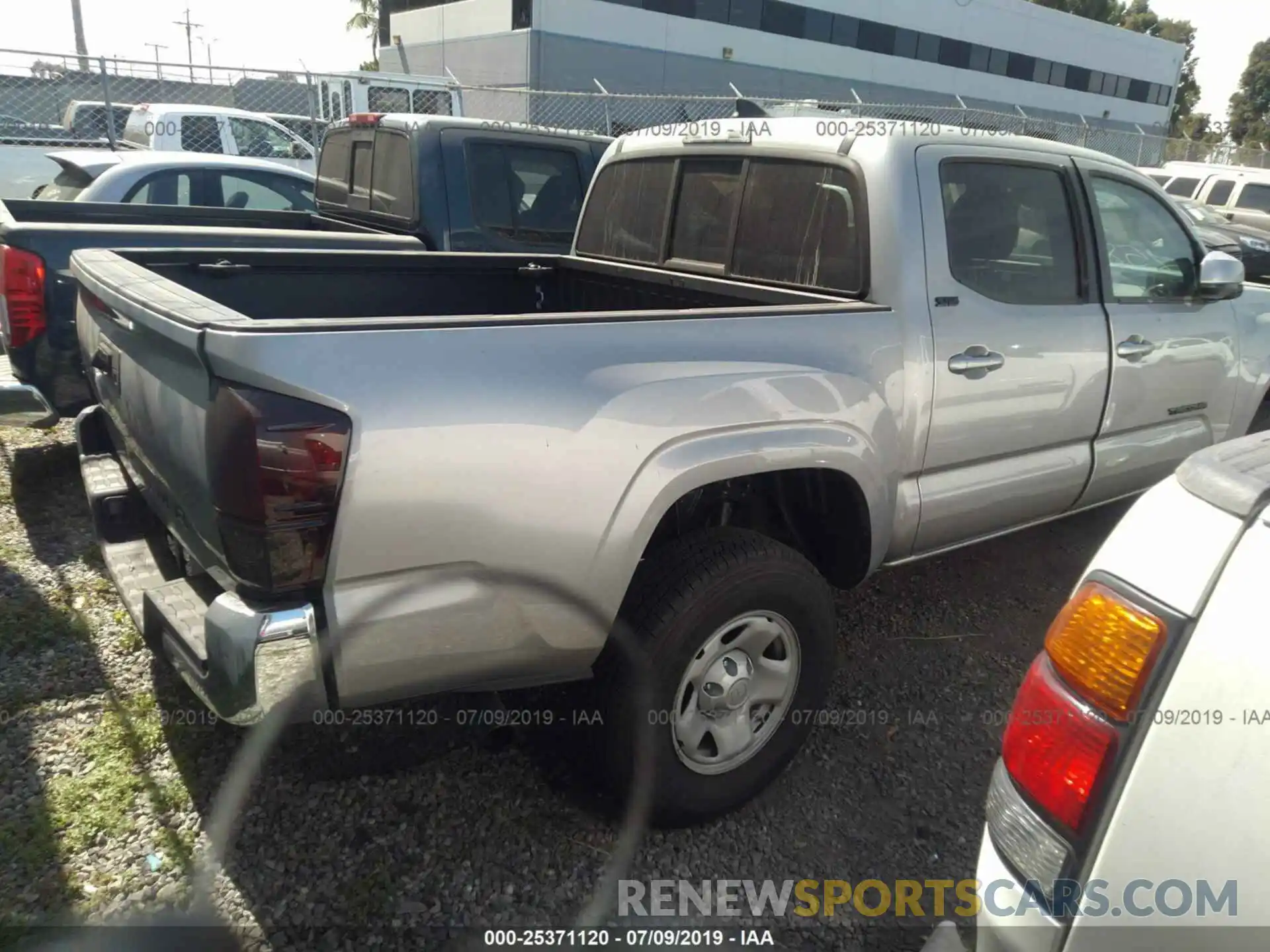 4 Photograph of a damaged car 5TFAX5GNXKX149573 TOYOTA TACOMA 2019