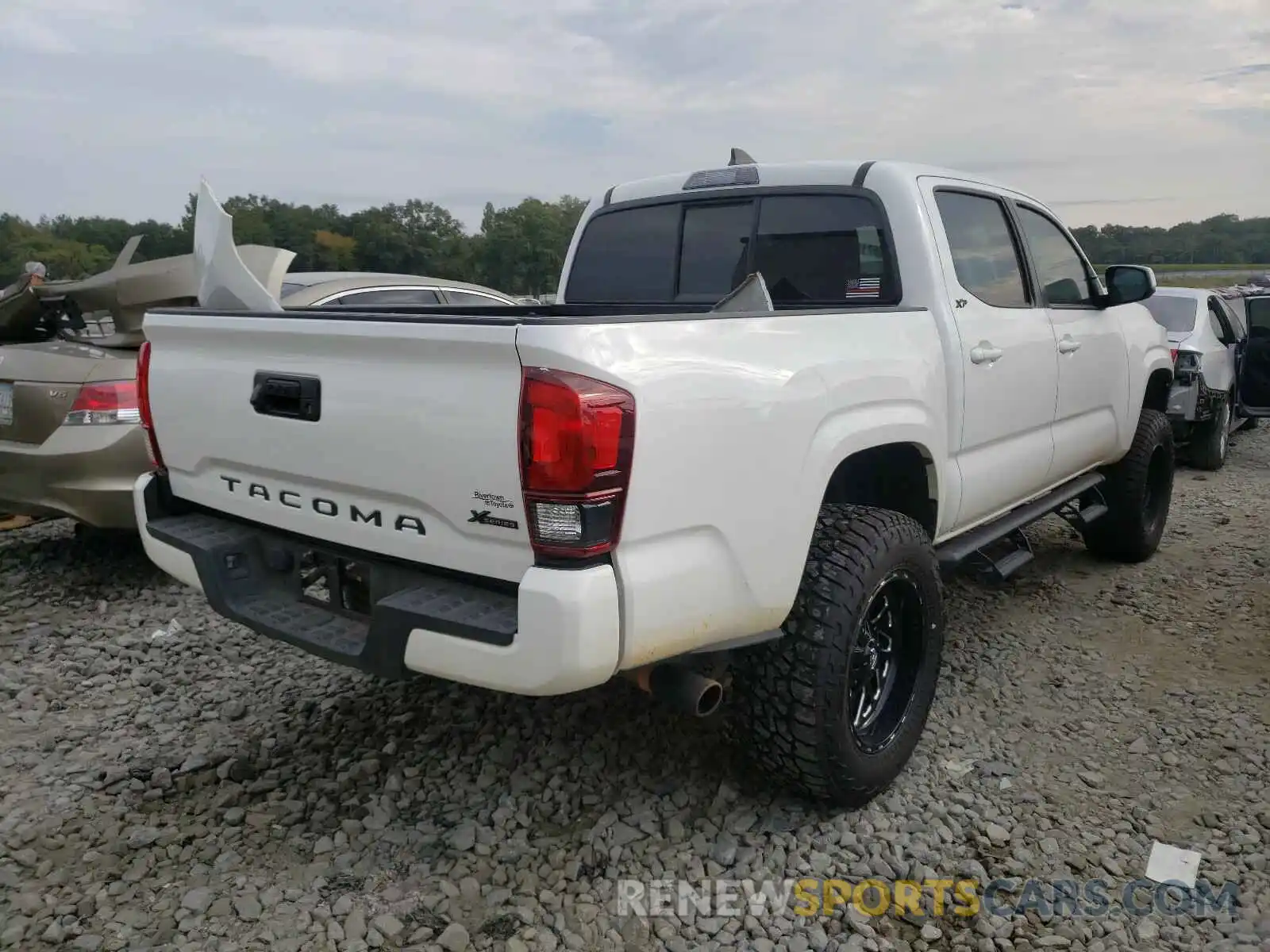 4 Photograph of a damaged car 5TFAX5GNXKX155129 TOYOTA TACOMA 2019