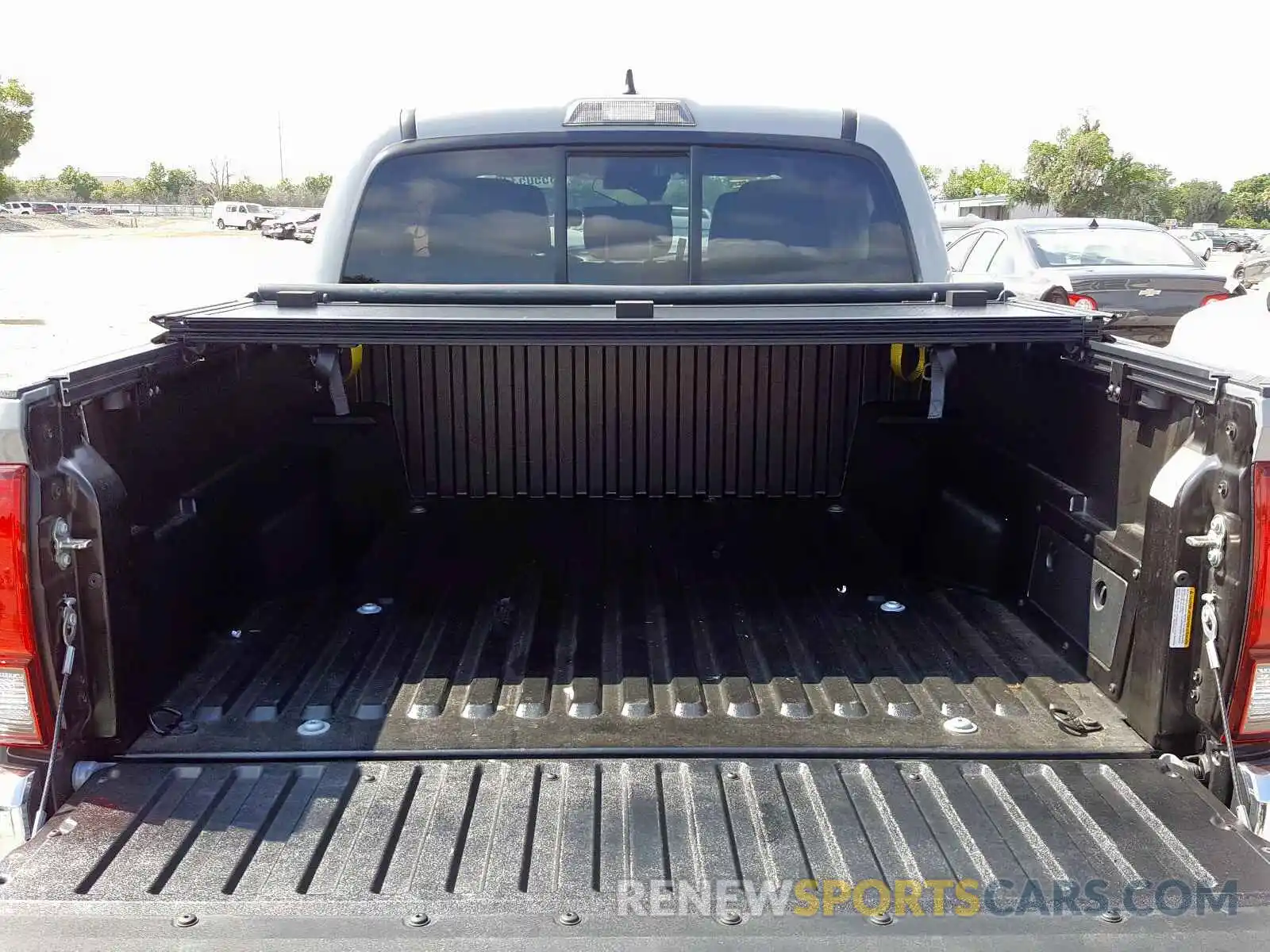 9 Photograph of a damaged car 5TFAX5GNXKX155762 TOYOTA TACOMA 2019