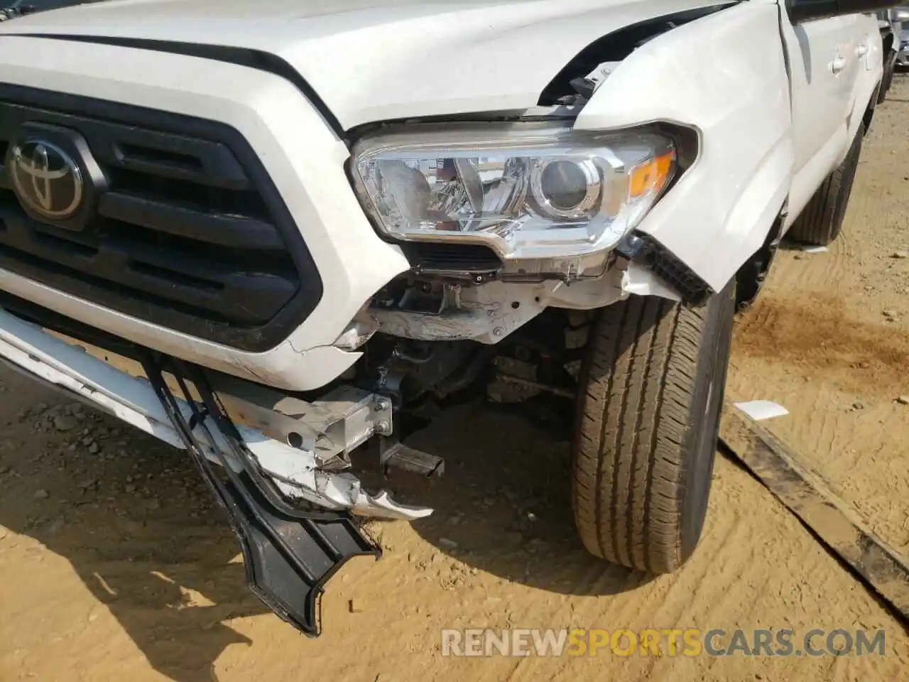 9 Photograph of a damaged car 5TFAX5GNXKX158760 TOYOTA TACOMA 2019