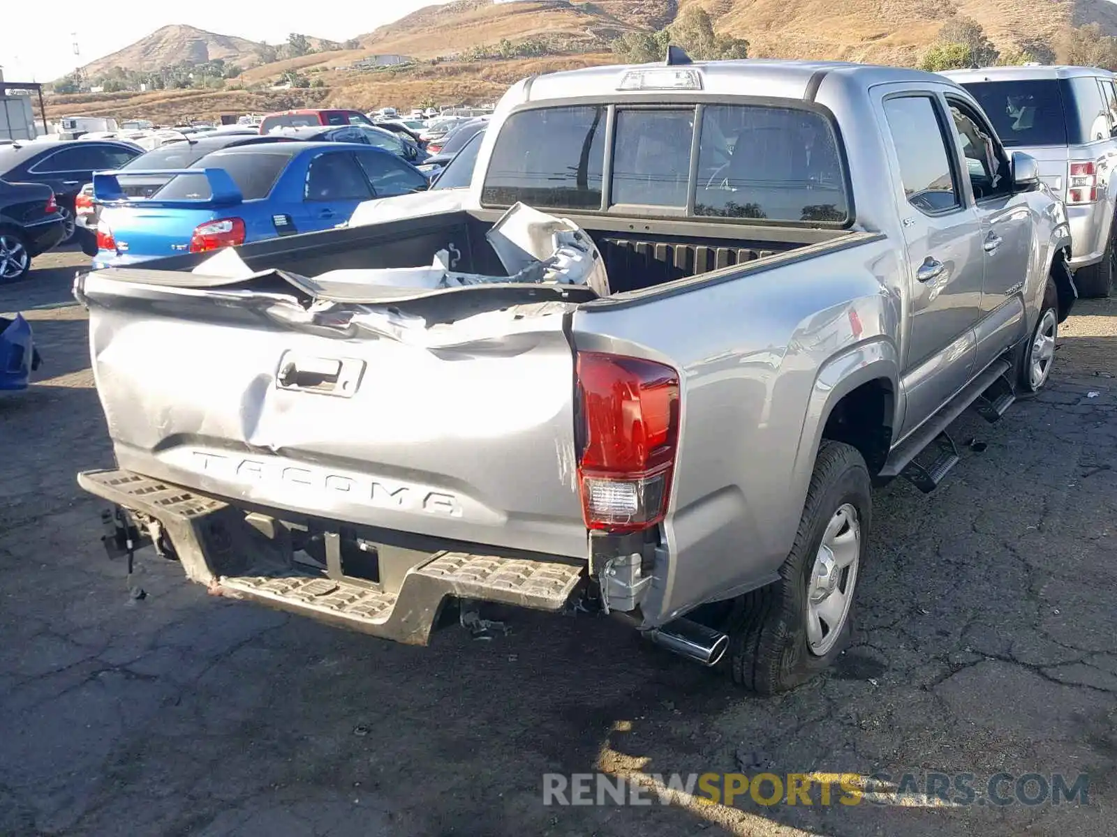 4 Photograph of a damaged car 5TFAX5GNXKX162565 TOYOTA TACOMA 2019