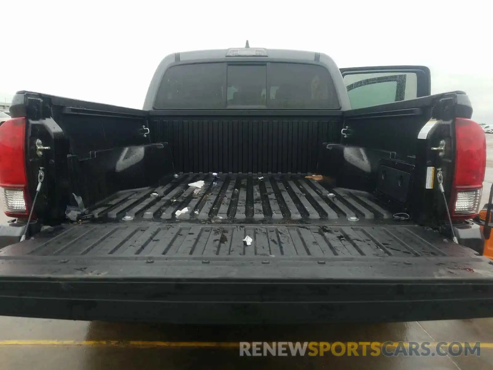 9 Photograph of a damaged car 5TFAX5GNXKX164400 TOYOTA TACOMA 2019