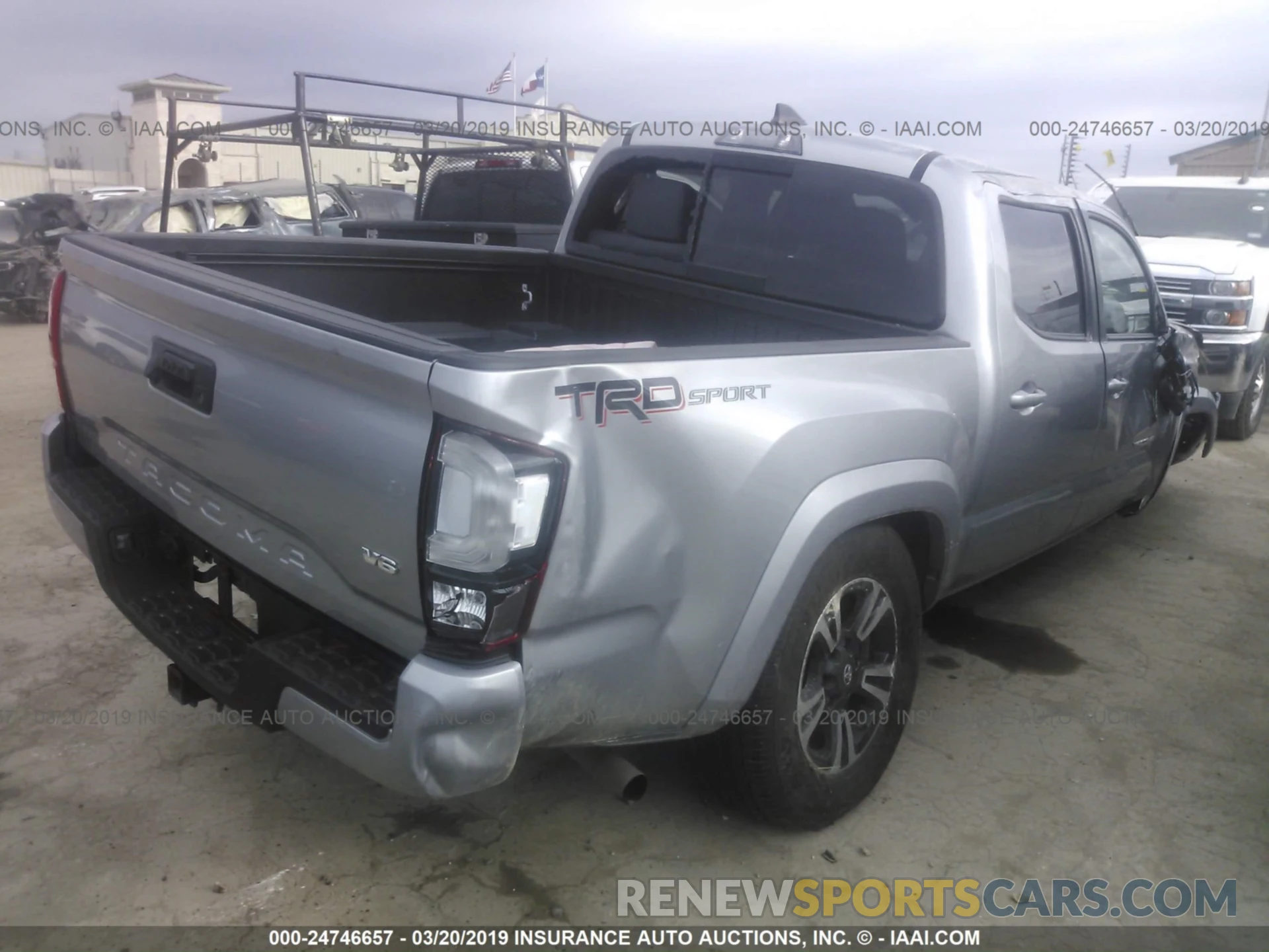 4 Фотография поврежденного автомобиля 5TFAZ5CN0KX072728 TOYOTA TACOMA 2019