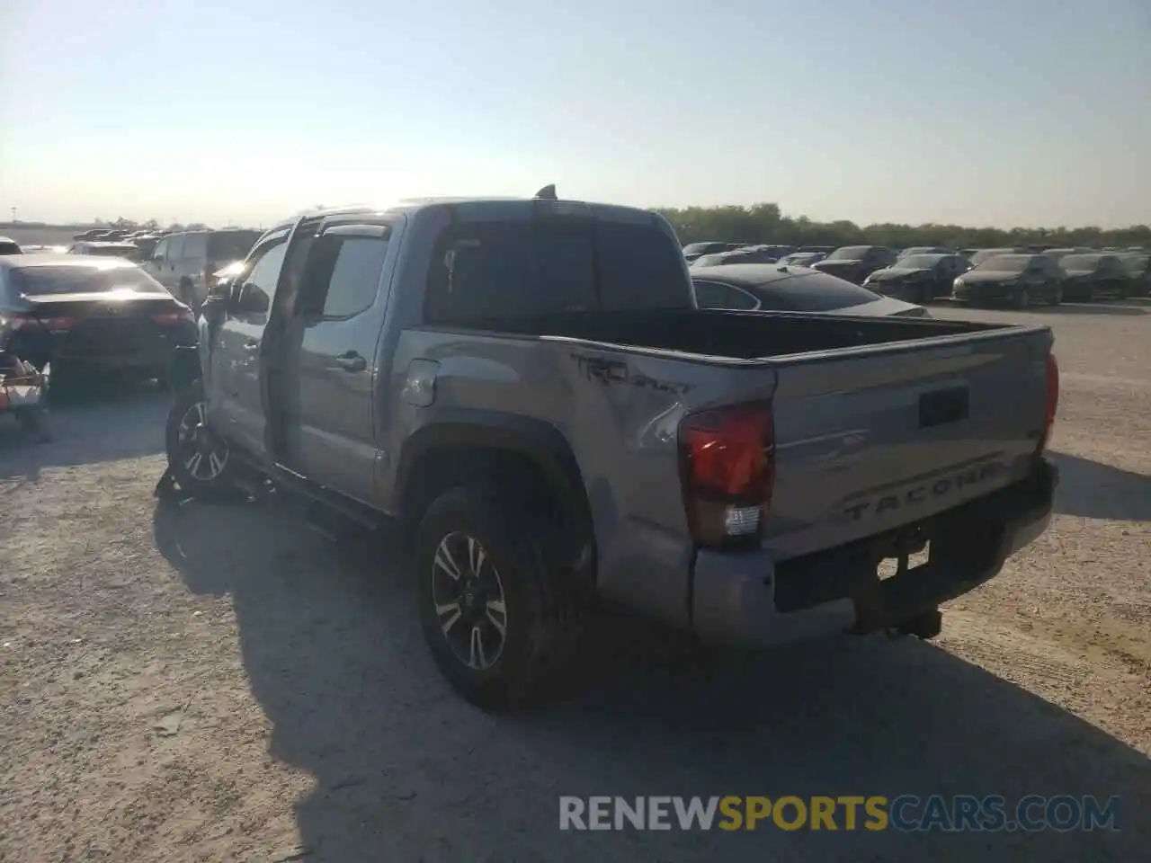 3 Photograph of a damaged car 5TFAZ5CN0KX075631 TOYOTA TACOMA 2019