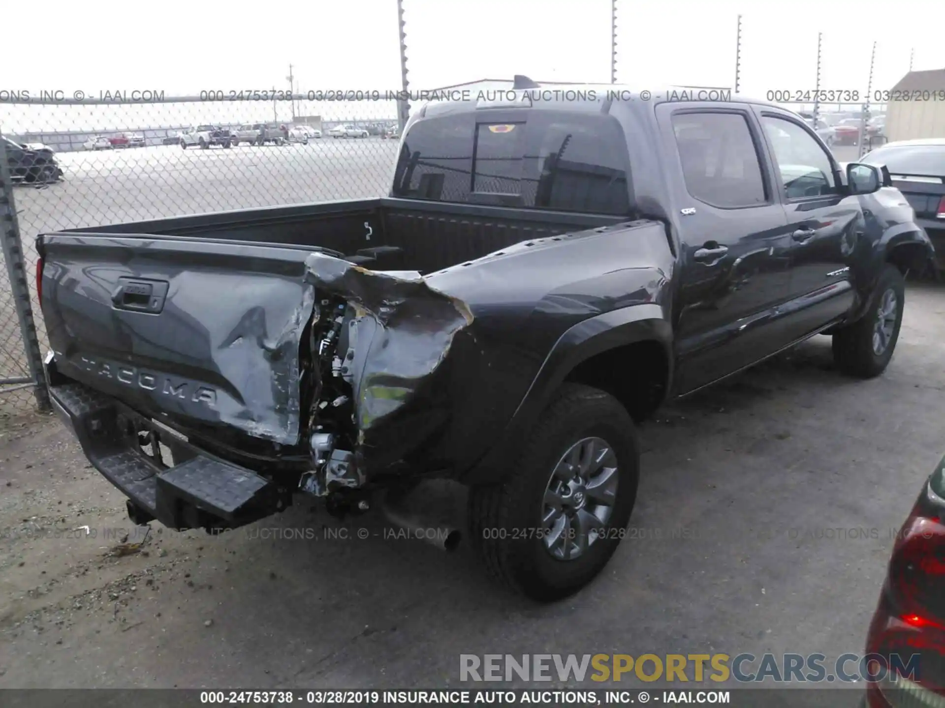 4 Фотография поврежденного автомобиля 5TFAZ5CN0KX079386 TOYOTA TACOMA 2019